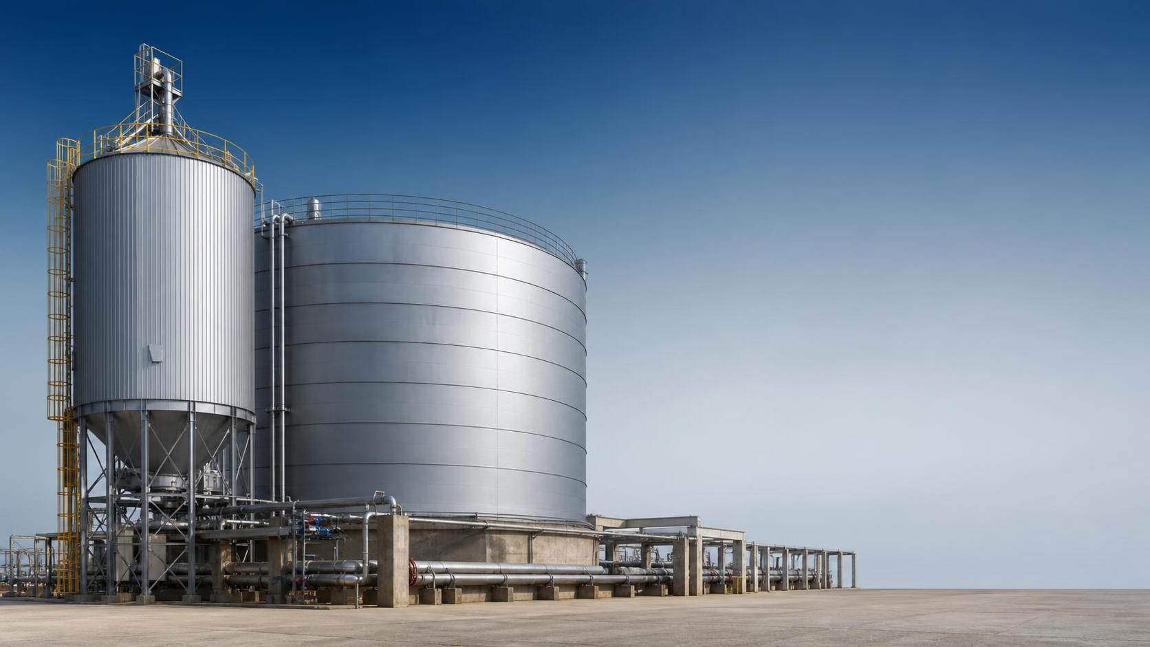 Bulk Material Storage Silos vs. Tanks: Choosing the Right Layout for Your Site