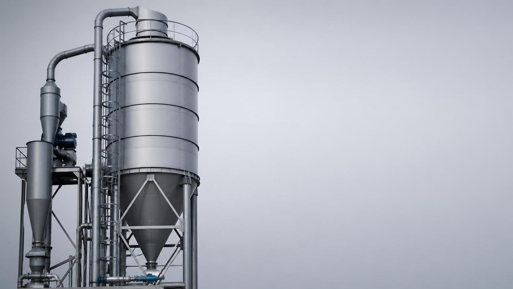 Fly Ash Silo Design: Height, Venting, and Discharge Requirements