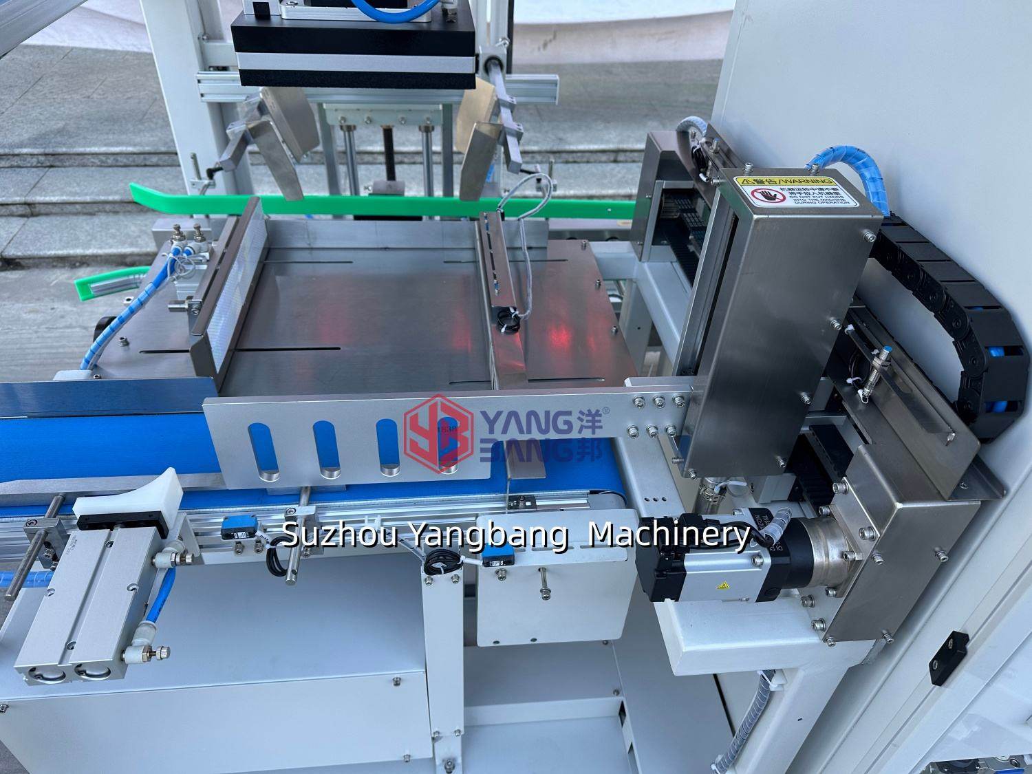 Automatic Robot Arm Pick and Place Beverage Beer Wine Bottle Case Packing Machine