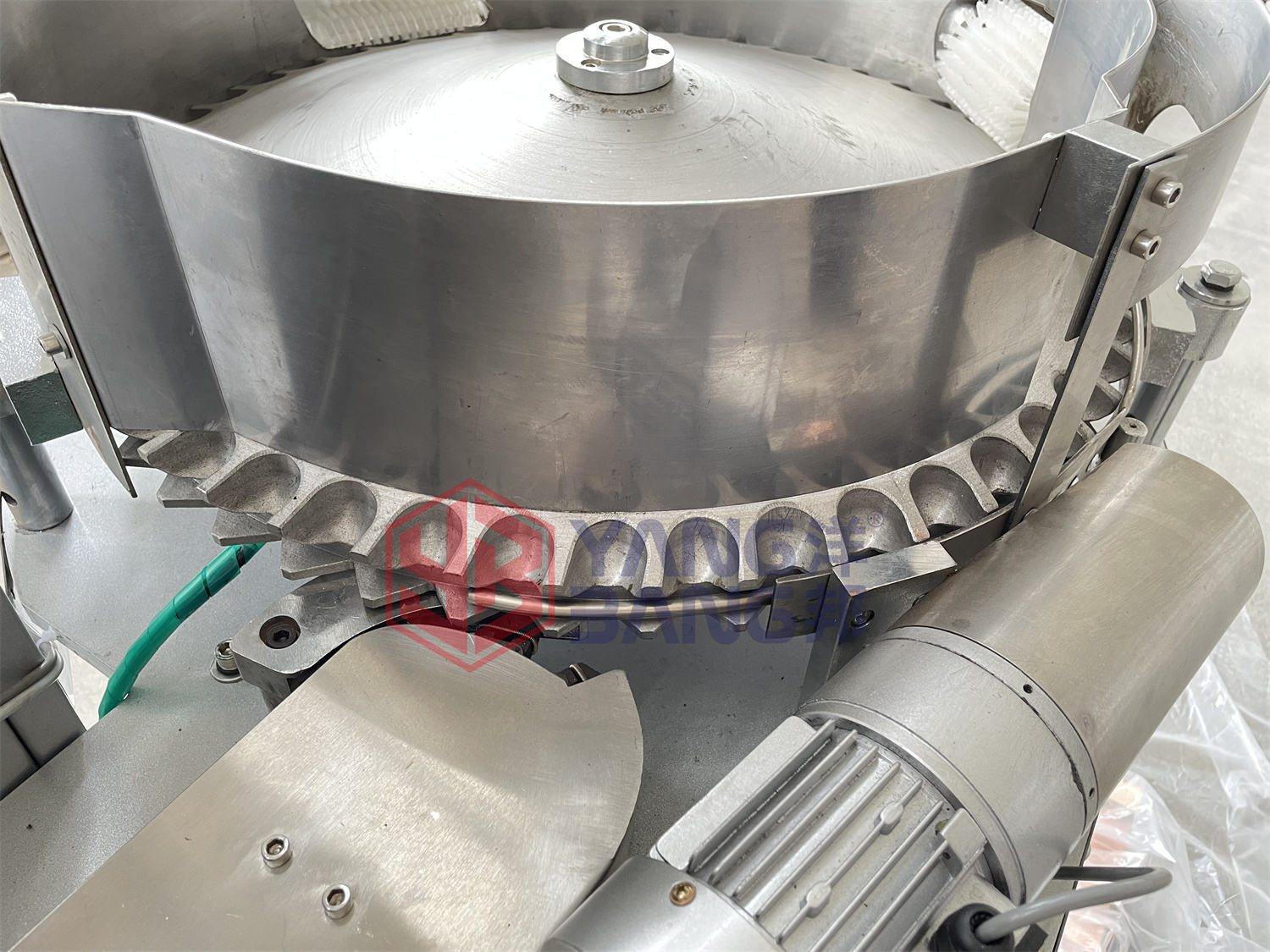 YangBang Automatic Spherical Lollipop Packing Machine Twist Lollipop Hard Candy Wrapping Machine Price