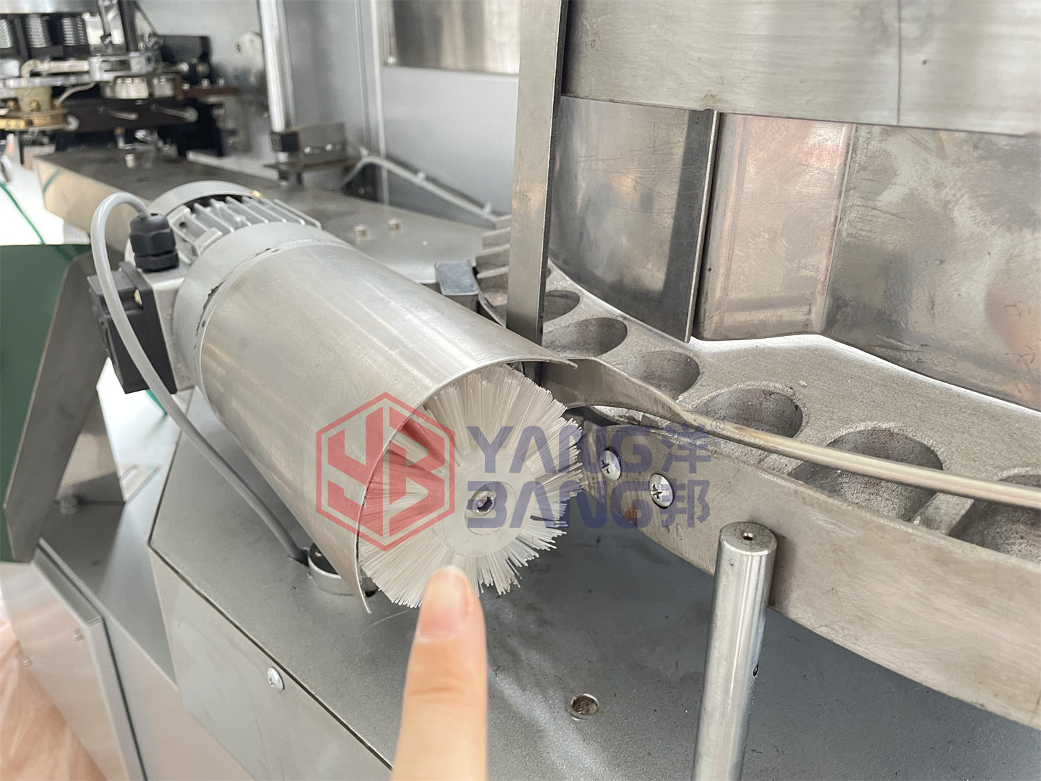 YangBang Automatic Spherical Lollipop Packing Machine Twist Lollipop Hard Candy Wrapping Machine Price