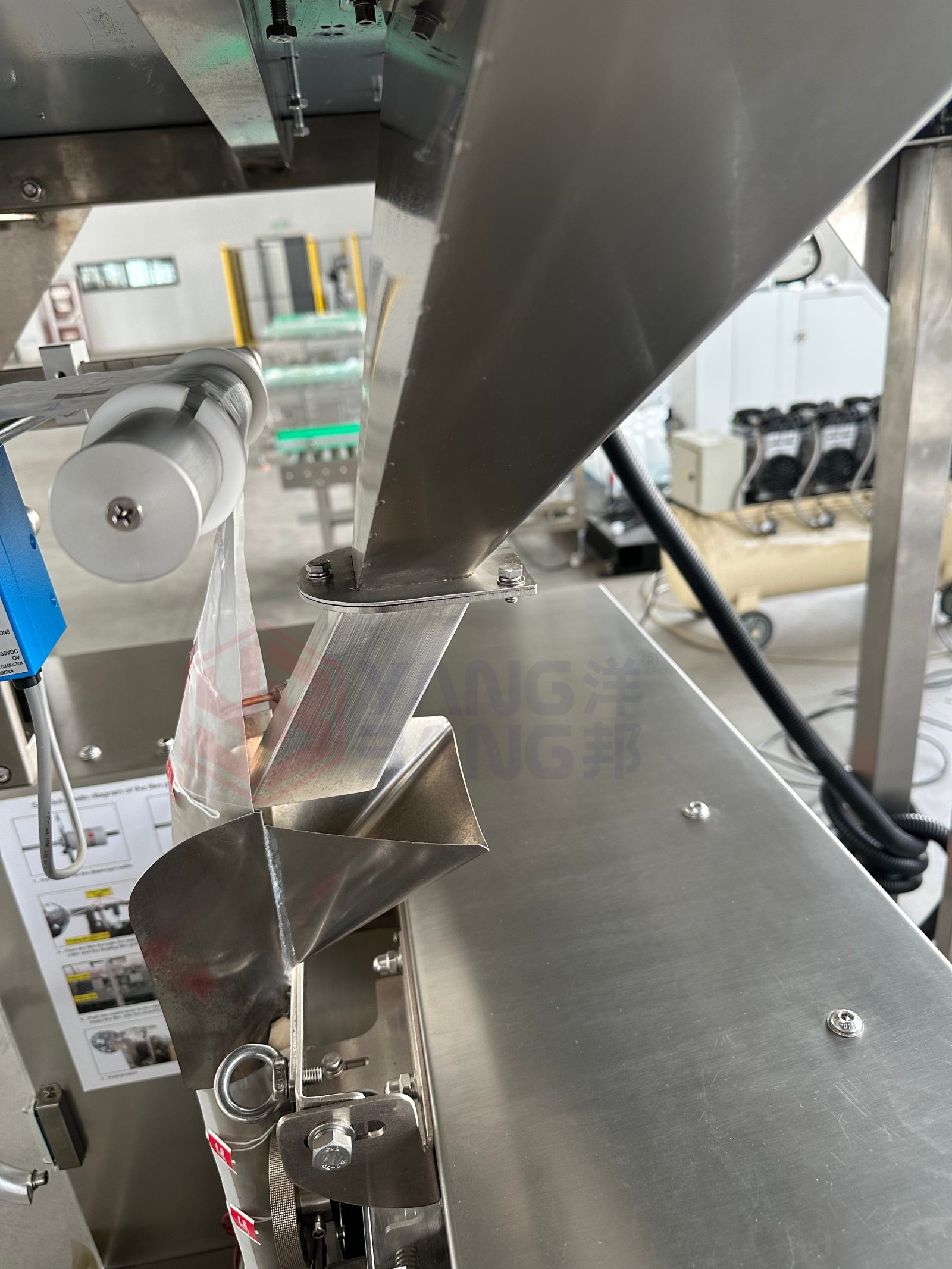 YB-160SC Tea Bag Making Machine Vertical Triangle Coffee Filling Machine Small Tea Bag Packaging Machine