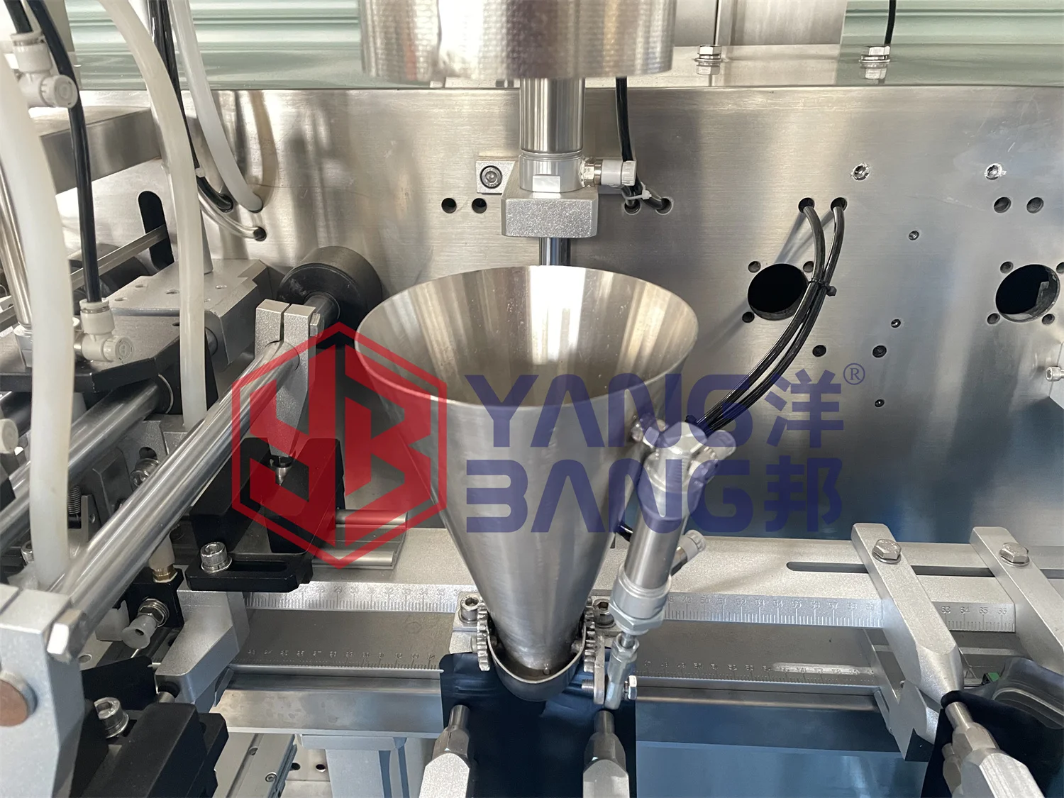 YB-GD210K-1 Automatic Granule Candy Sugar Coffee Beans Horizontal Premade Bag Packing Machine