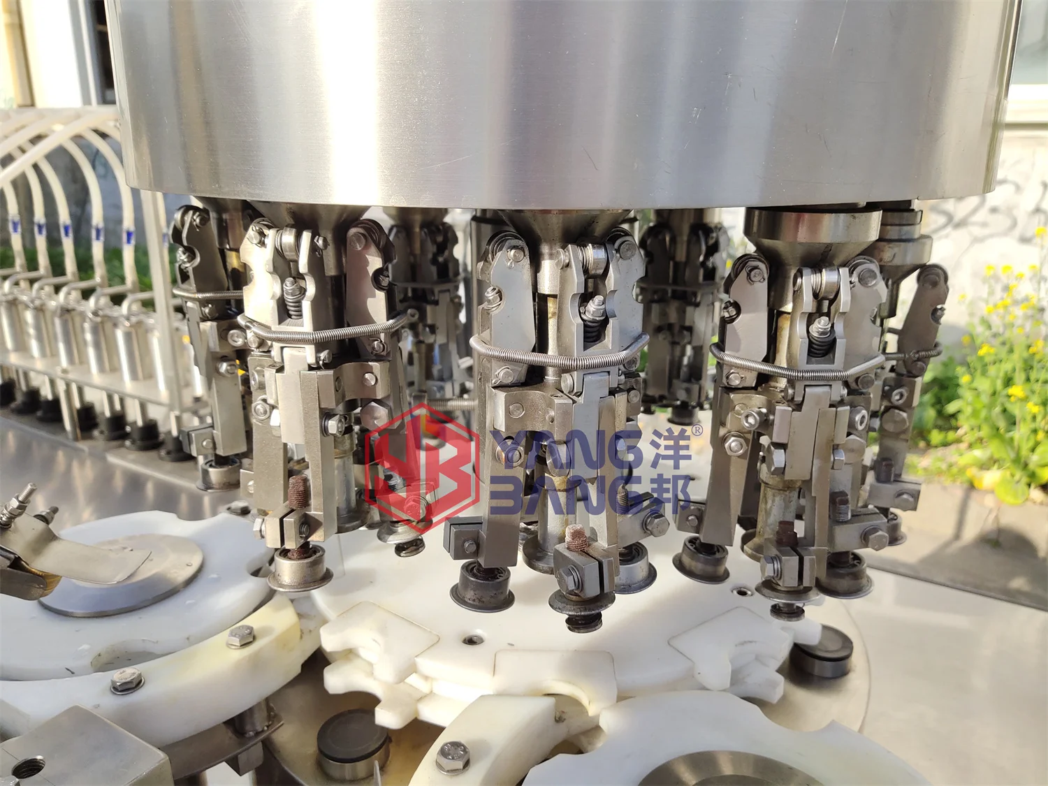 YB-K16B Automatic 16-head Servo Tracking Enery Drinks Filling and Sealing Machine