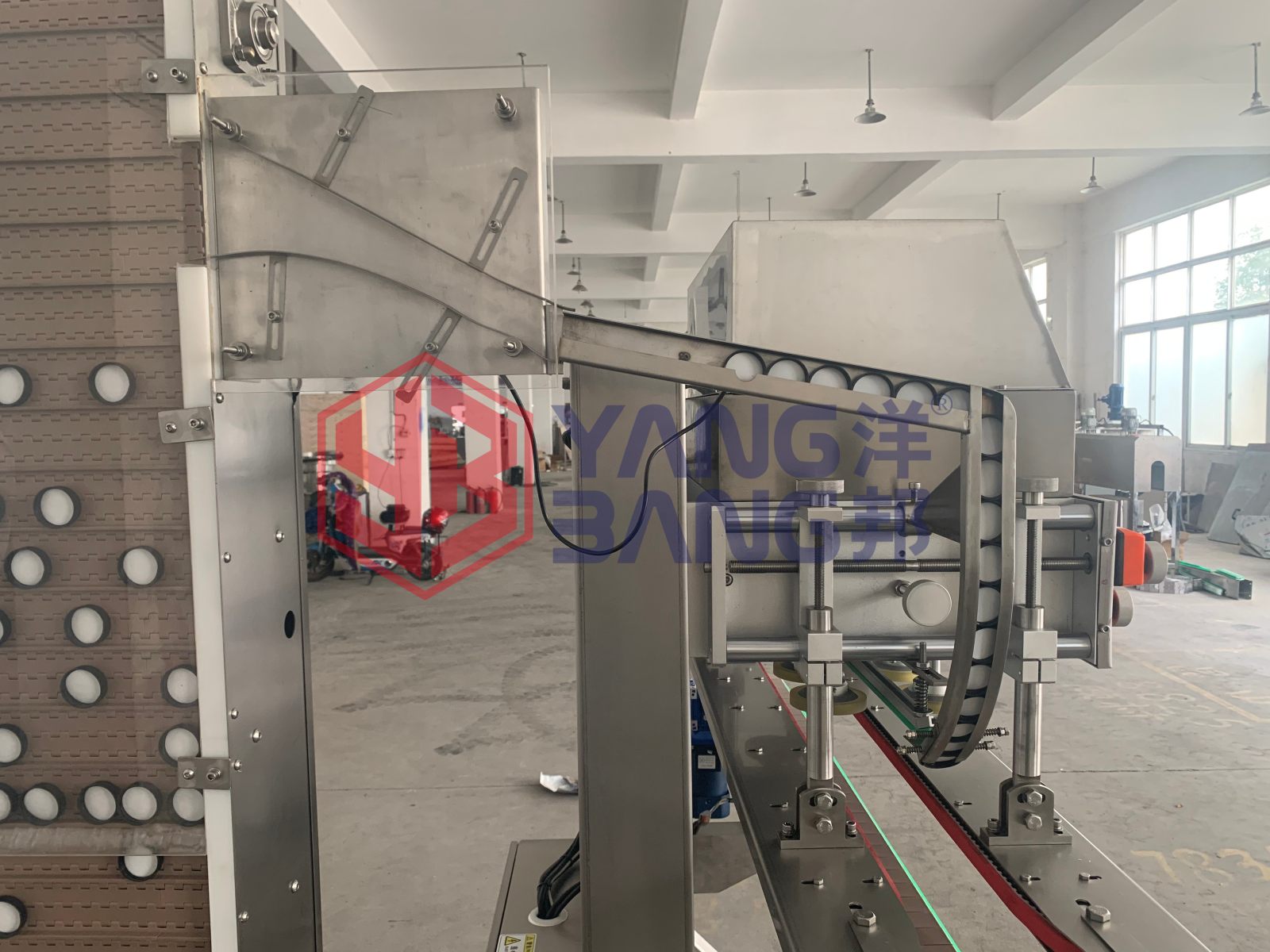 YB-CG120 Automatic Sealing Capping Machine Water Oil Plastic Bottle Cap Assembly Production Line