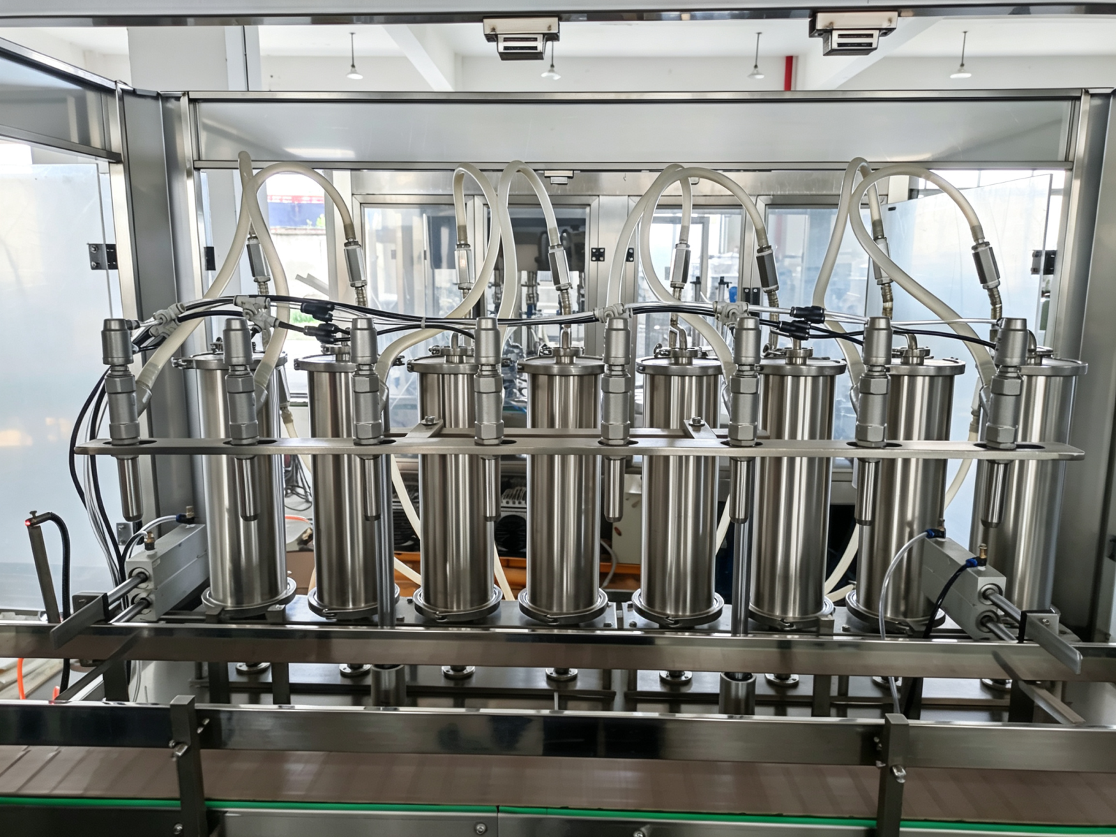 YB-YG8 High Speed 8 Nozzles Automatic Laundry Detergent Filling Machine for Large Container Buckets 1kg Linear Liquid Filler