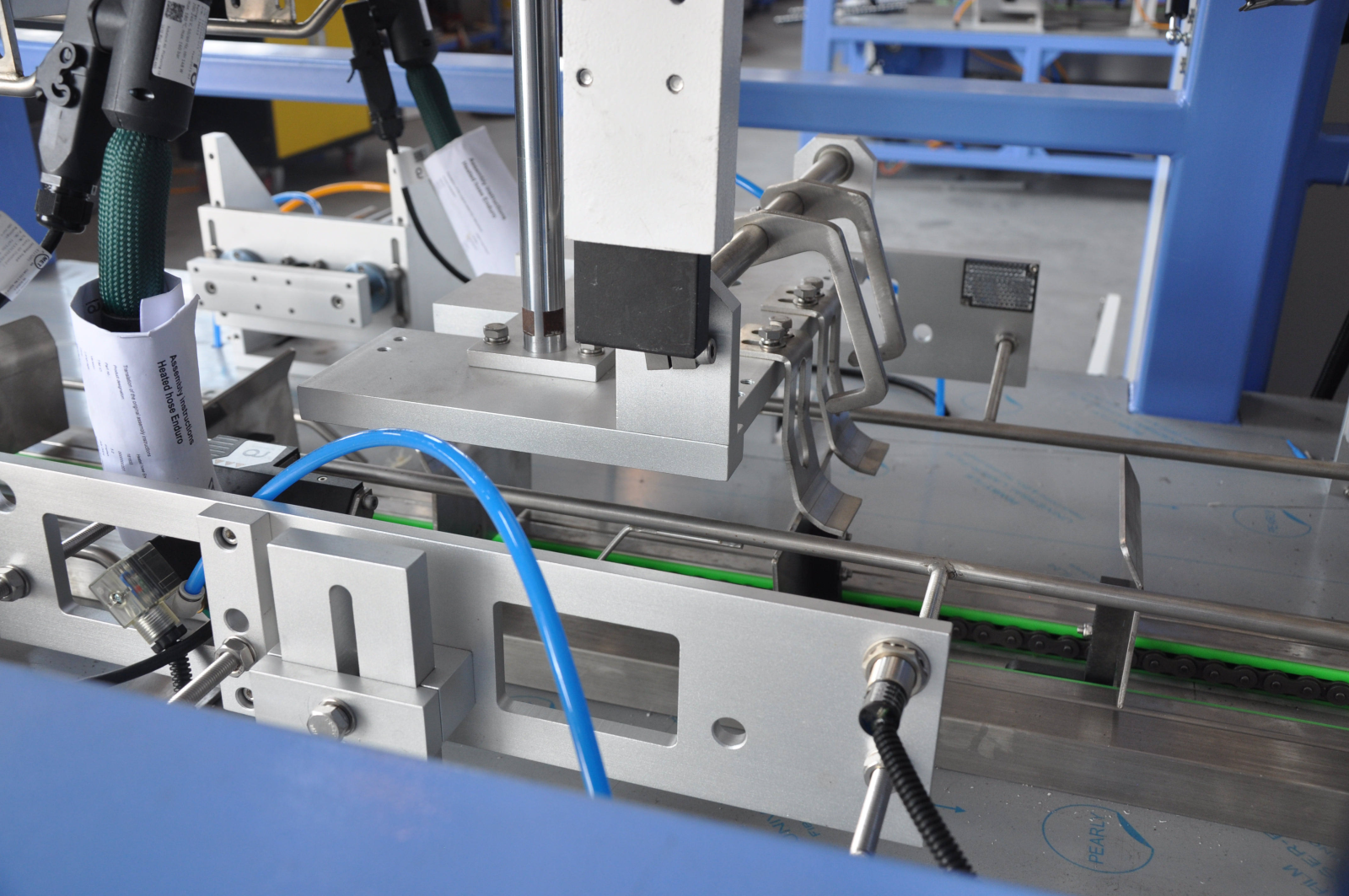 YB-YZX High Speed Automatic One-piece Case Packing Machine with PLC Control Wrap-around Cardboard Box Packer for Bottles