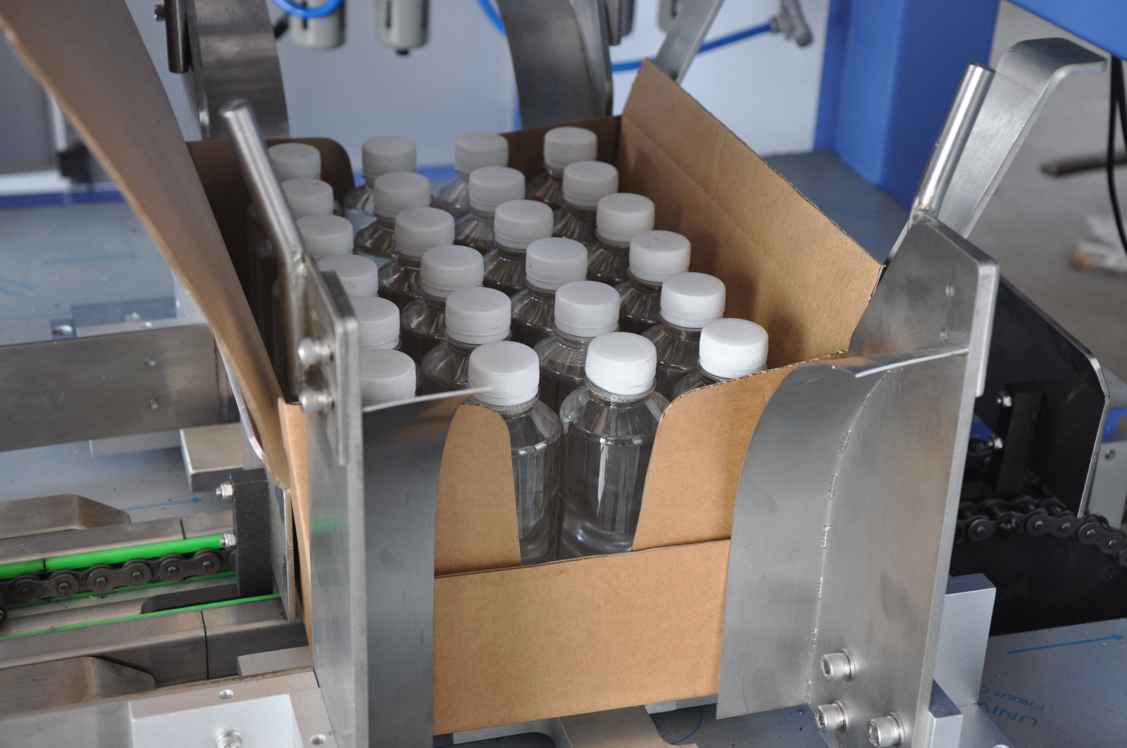 YB-YZX High Speed Automatic One-piece Case Packing Machine with PLC Control Wrap-around Cardboard Box Packer for Bottles