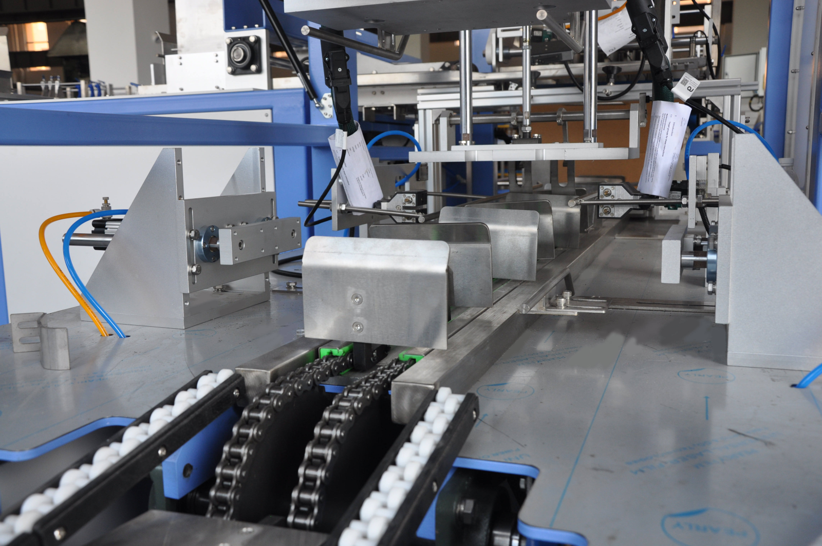 YB-YZX High Speed Automatic One-piece Case Packing Machine with PLC Control Wrap-around Cardboard Box Packer for Bottles