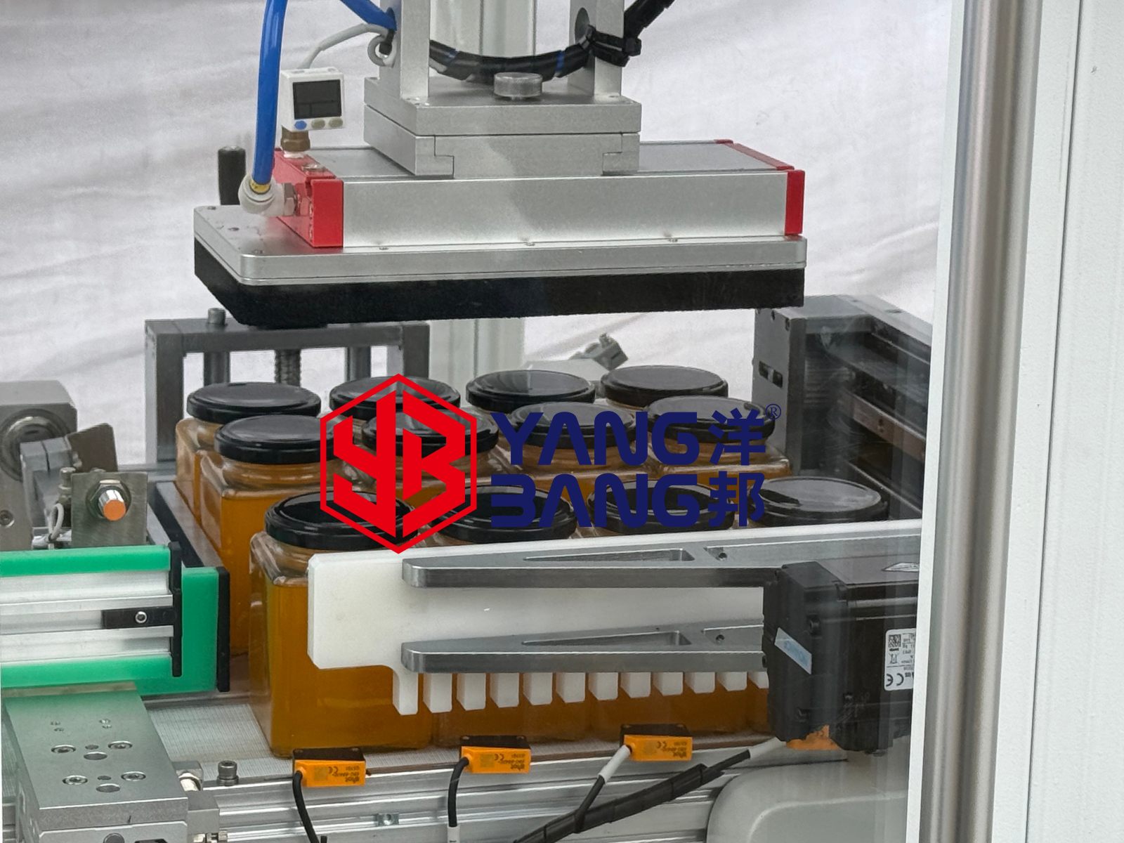 YB-ZX1300-2 Automatic Case Packing Robot Machine Carton Loader Beverage Bottles Cans Industrial Packaging Use