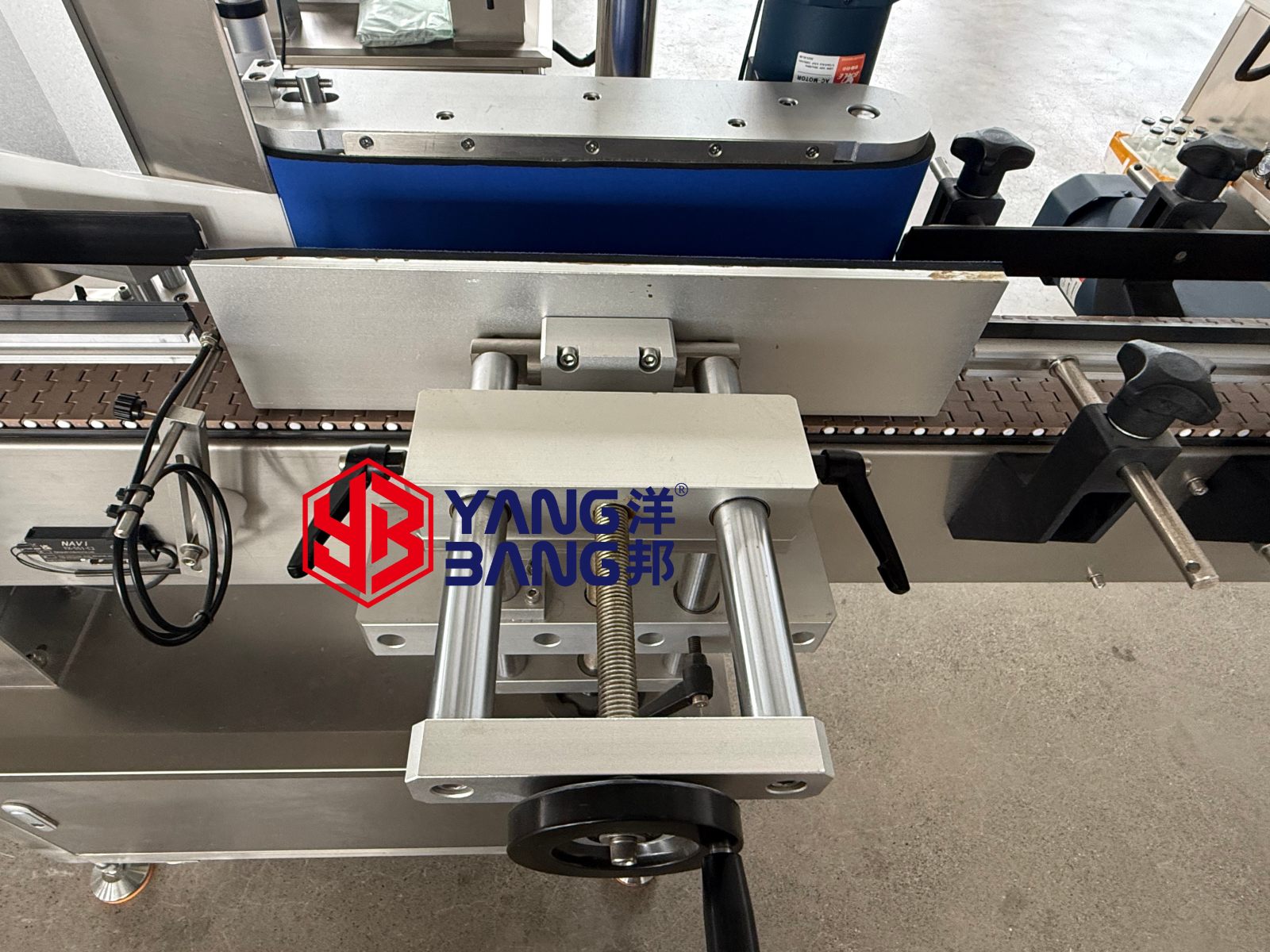 YB-LT80 Full Automatic Stable Labeling Effect Easy Adjustment Quick Setup Round Square Bottle Labeling Machine Low Label Waste