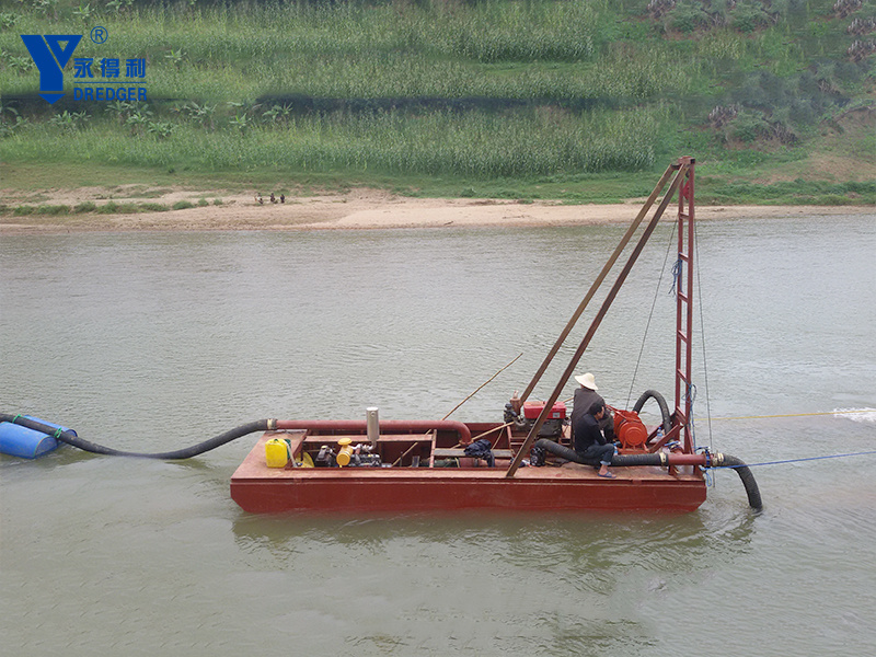 Dragueuse de sable à aspiration, déchargement et autopropulsion
