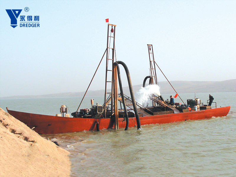 Dragueuse de sable à aspiration, déchargement et autopropulsion