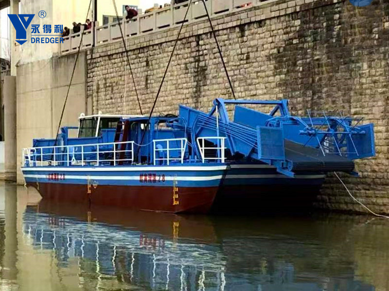 Bateau de nettoyage