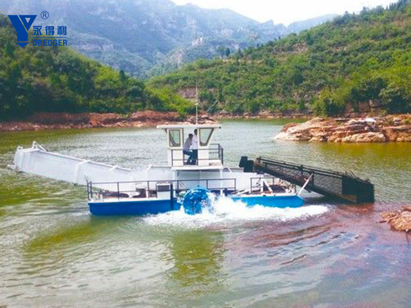 Bateau de nettoyage