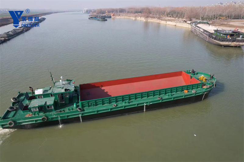 Barge à trémie fendue