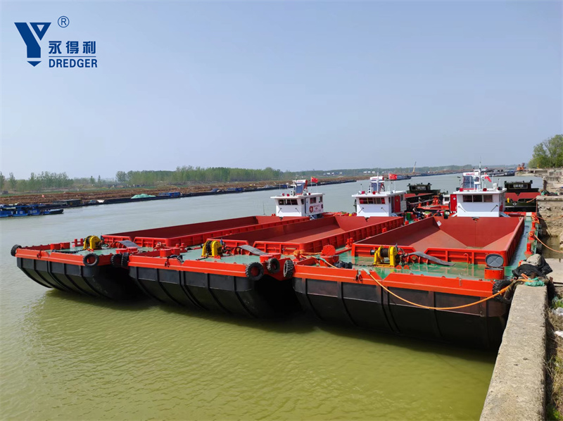 Barge à trémie fendue