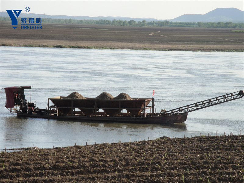 Chaland de transport de sable