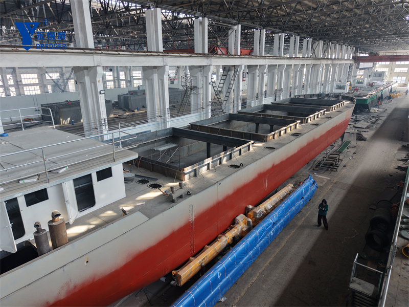 Chaland de transport de marchandises