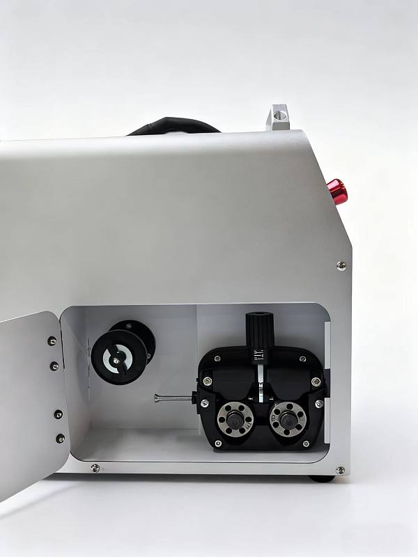 Machine de soudage laser portable à refroidissement par air 4 en 1 (4)