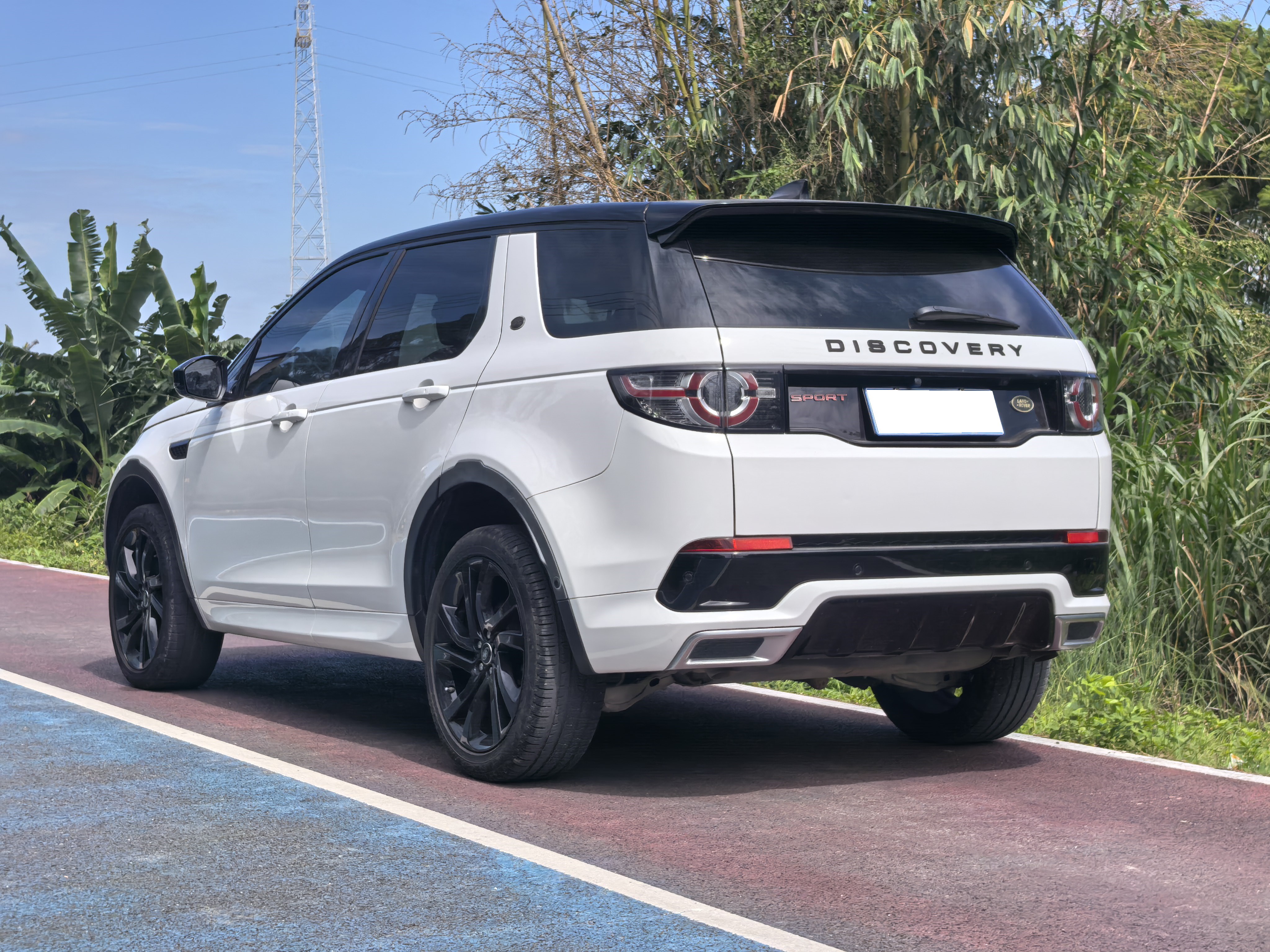 2020-year-old Land Rover Discovery Sport 240PS SE Dynamic Edition