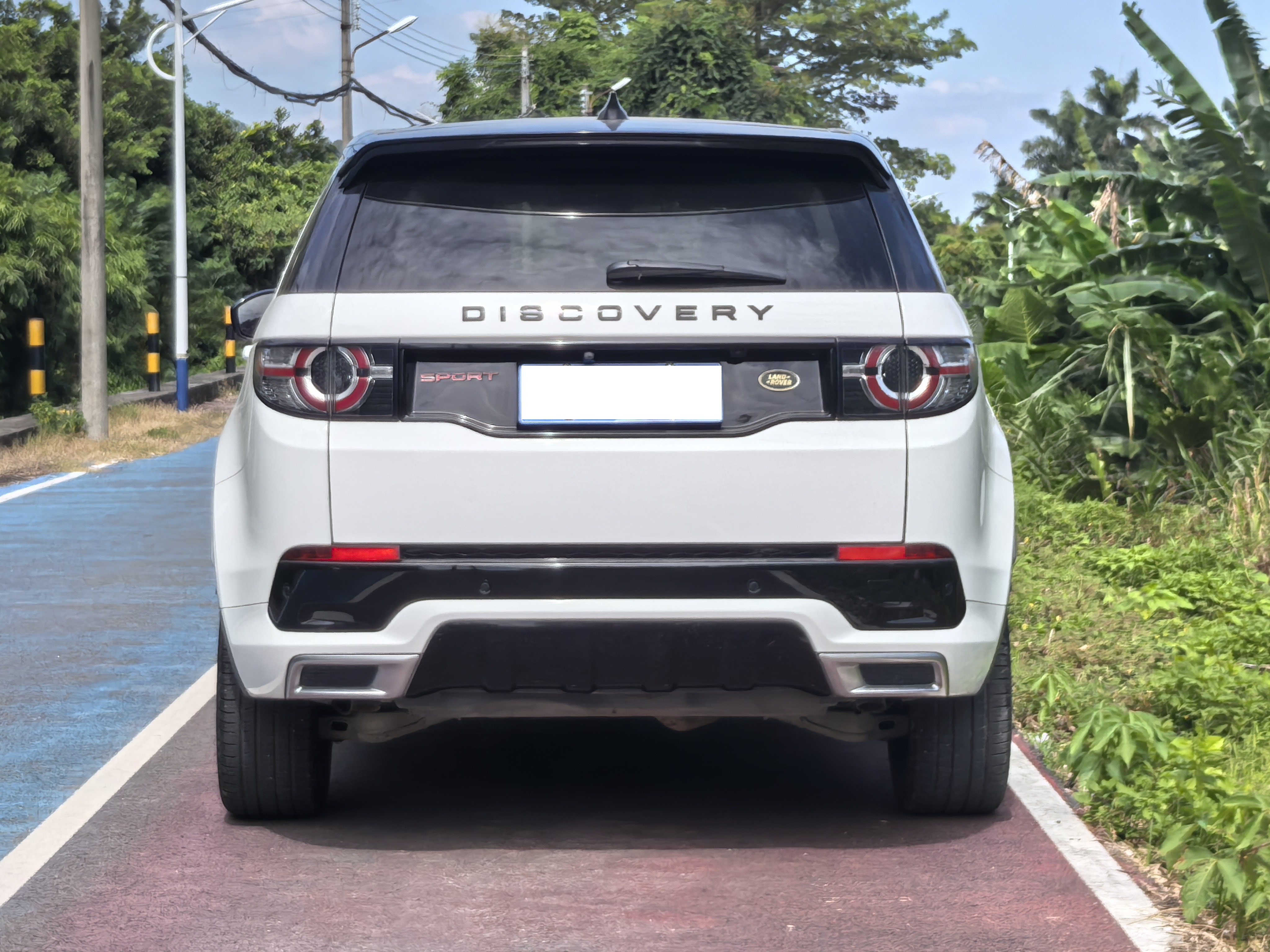 2020-year-old Land Rover Discovery Sport 240PS SE Dynamic Edition
