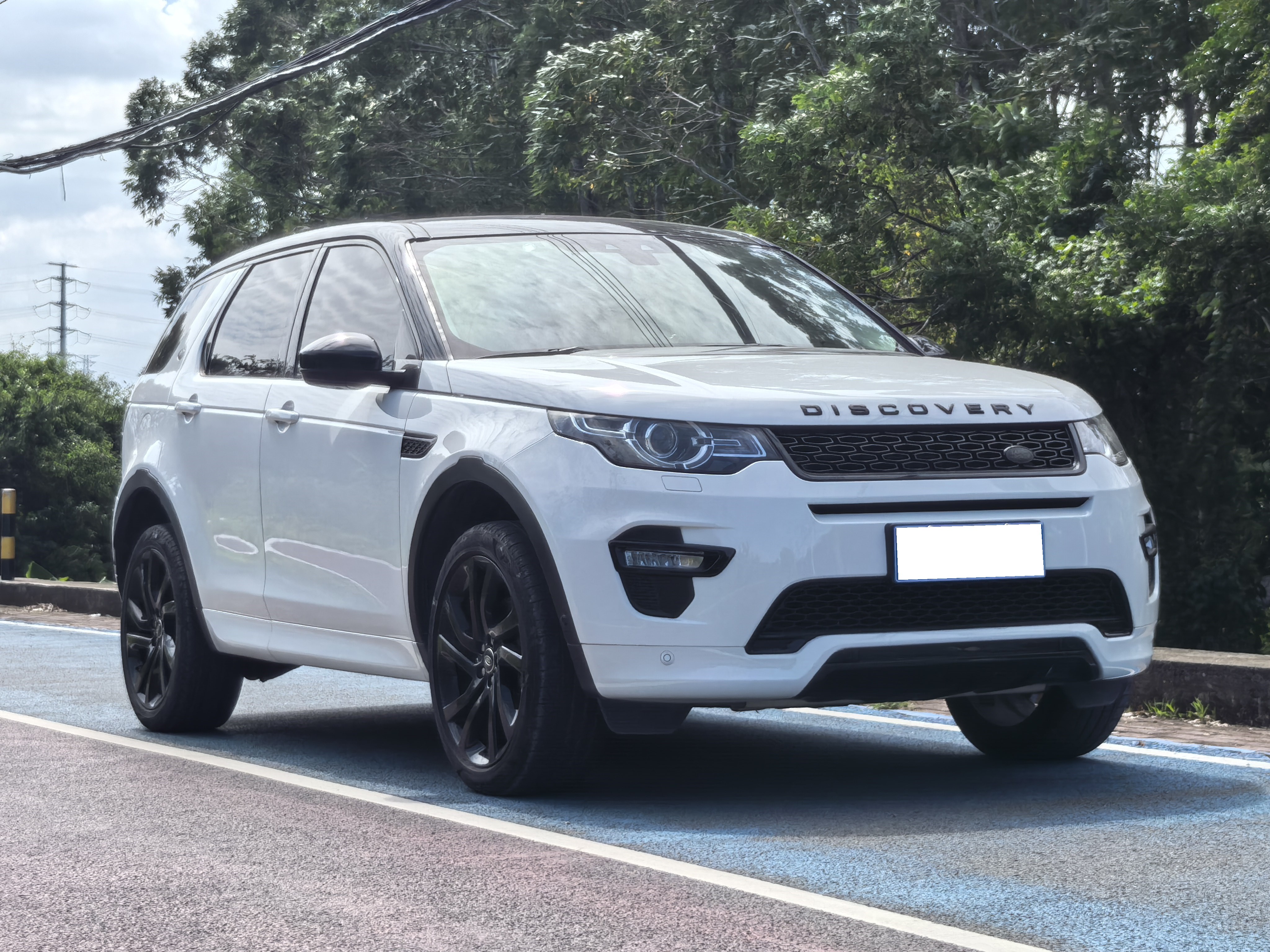 2020-year-old Land Rover Discovery Sport 240PS SE Dynamic Edition