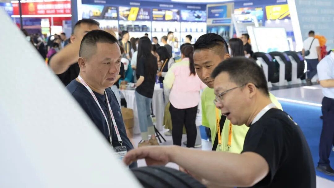 1779674923917356876798726144.gif Huasheng Tire is committed to contributing to society with great love and responsibility.