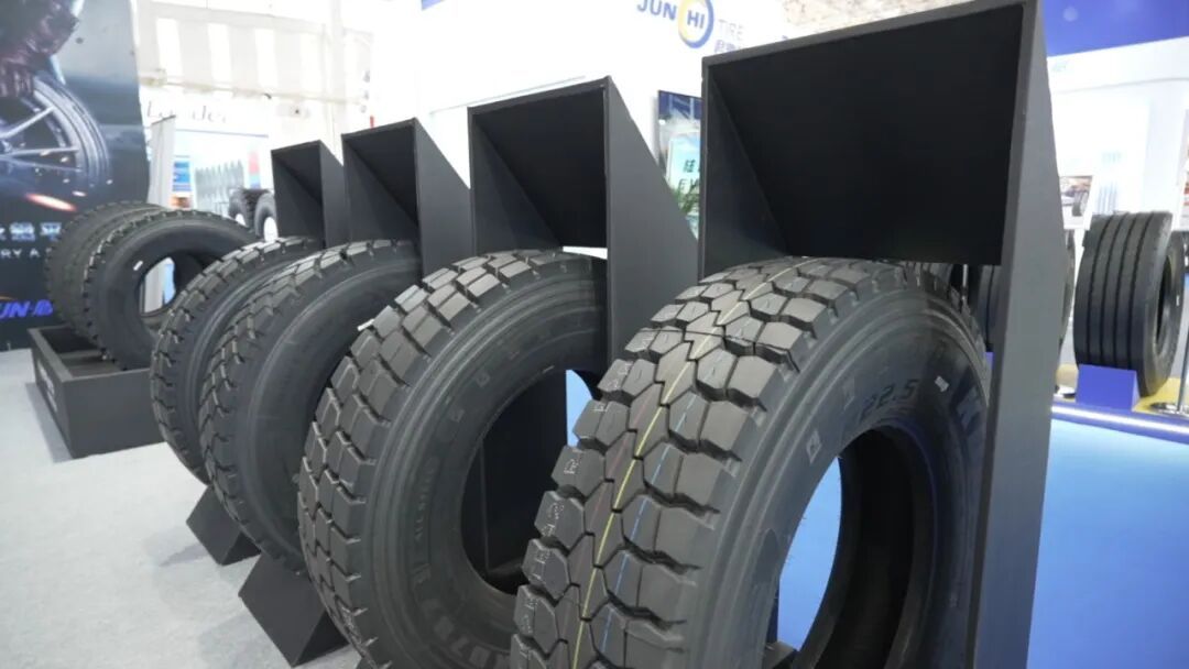 1779674923917356880586182656.gif Huasheng Tire is committed to contributing to society with great love and responsibility.