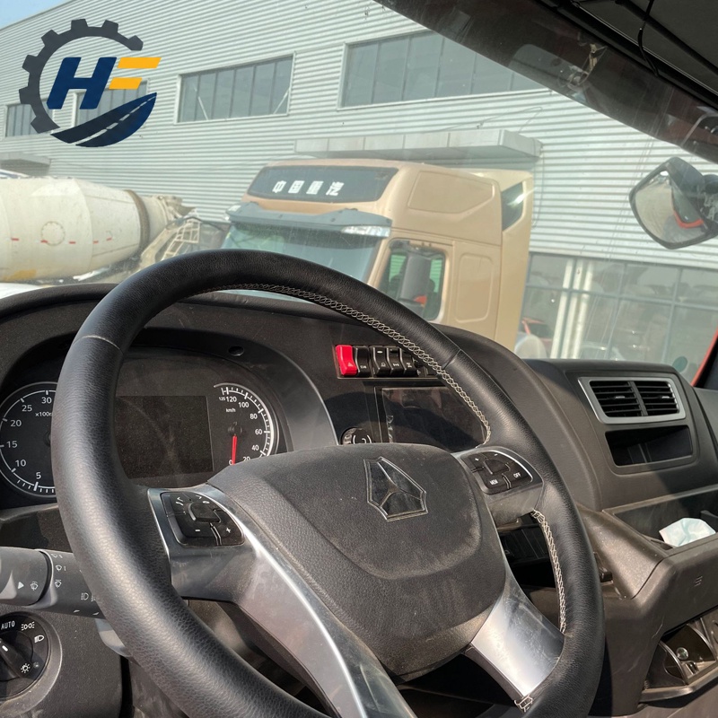 Sinotruk C7H Heavy Truck 440HP 6x4 CNG Tractor