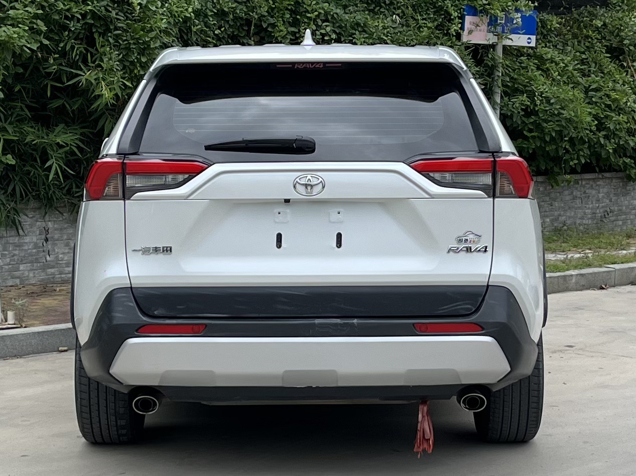 2022款丰田 RAV4 荣放 2.0 风尚Plus版