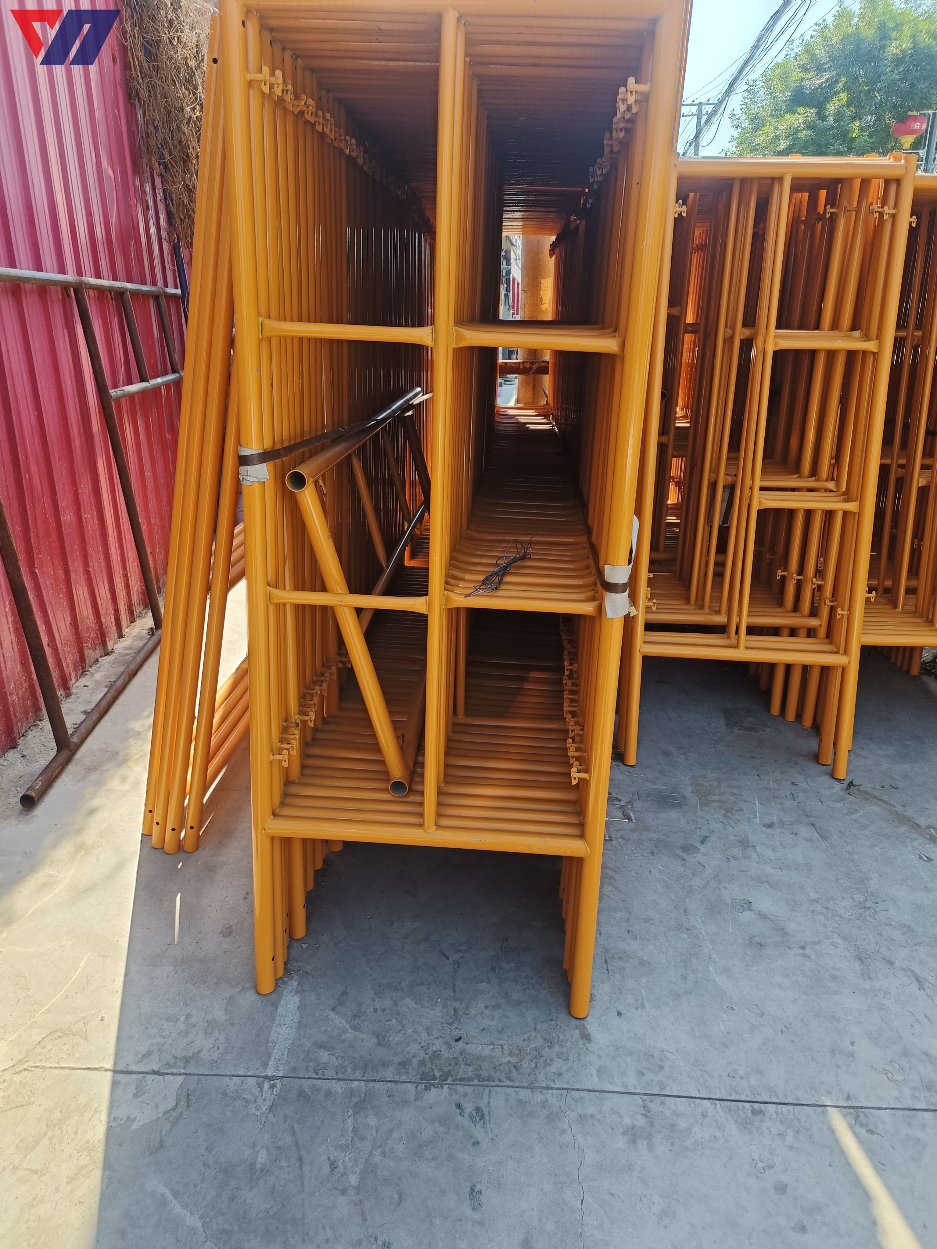 Mobile scaffolding