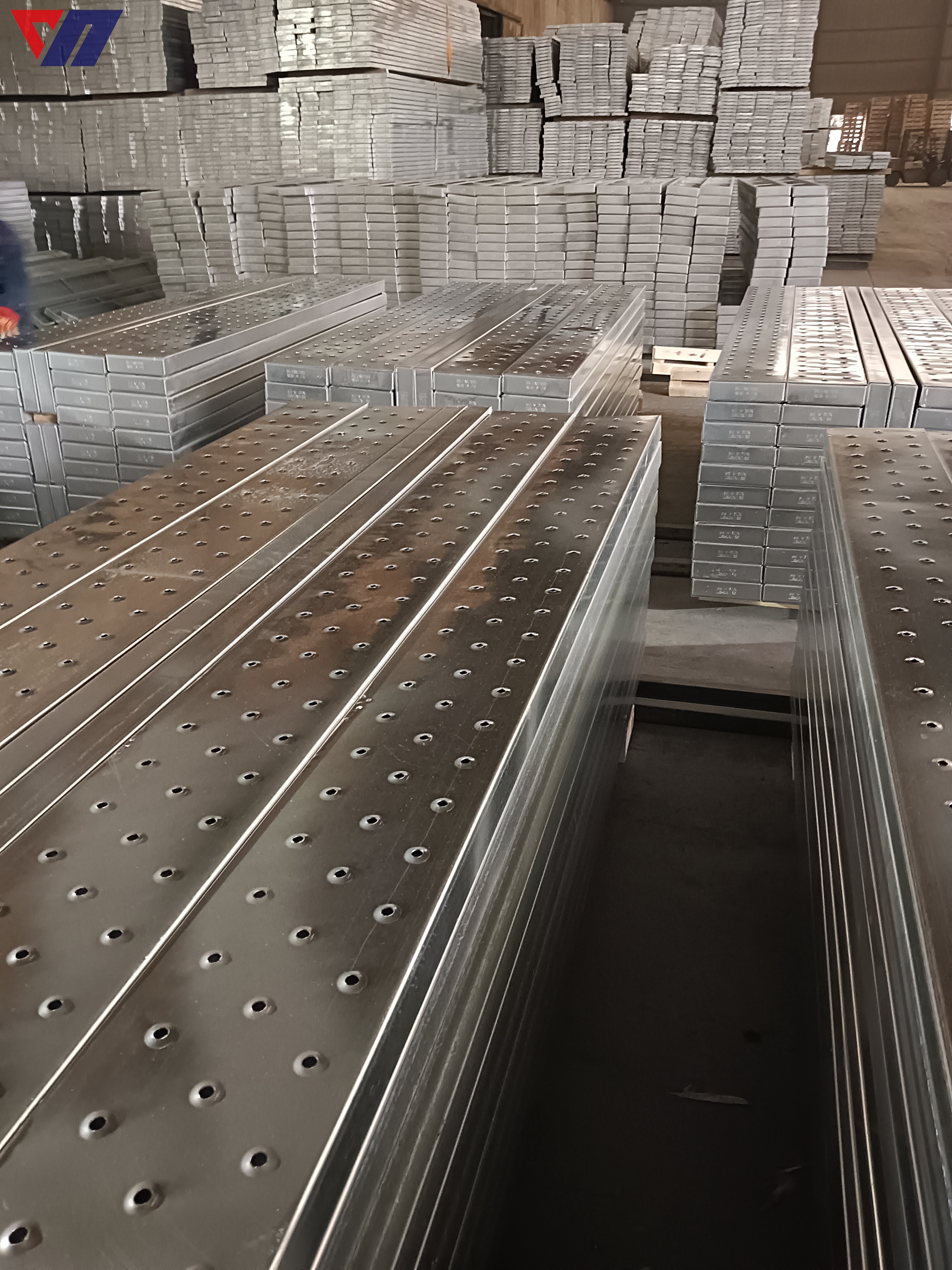 Galvanized steel scaffolding plank