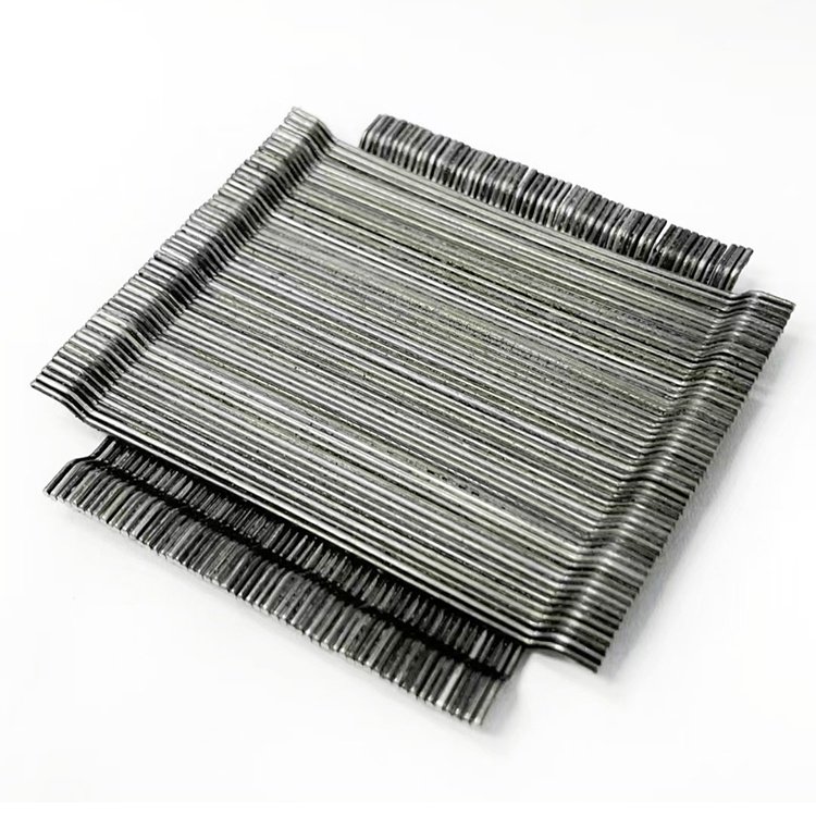 Hook shaped steel fiber at the end of the row