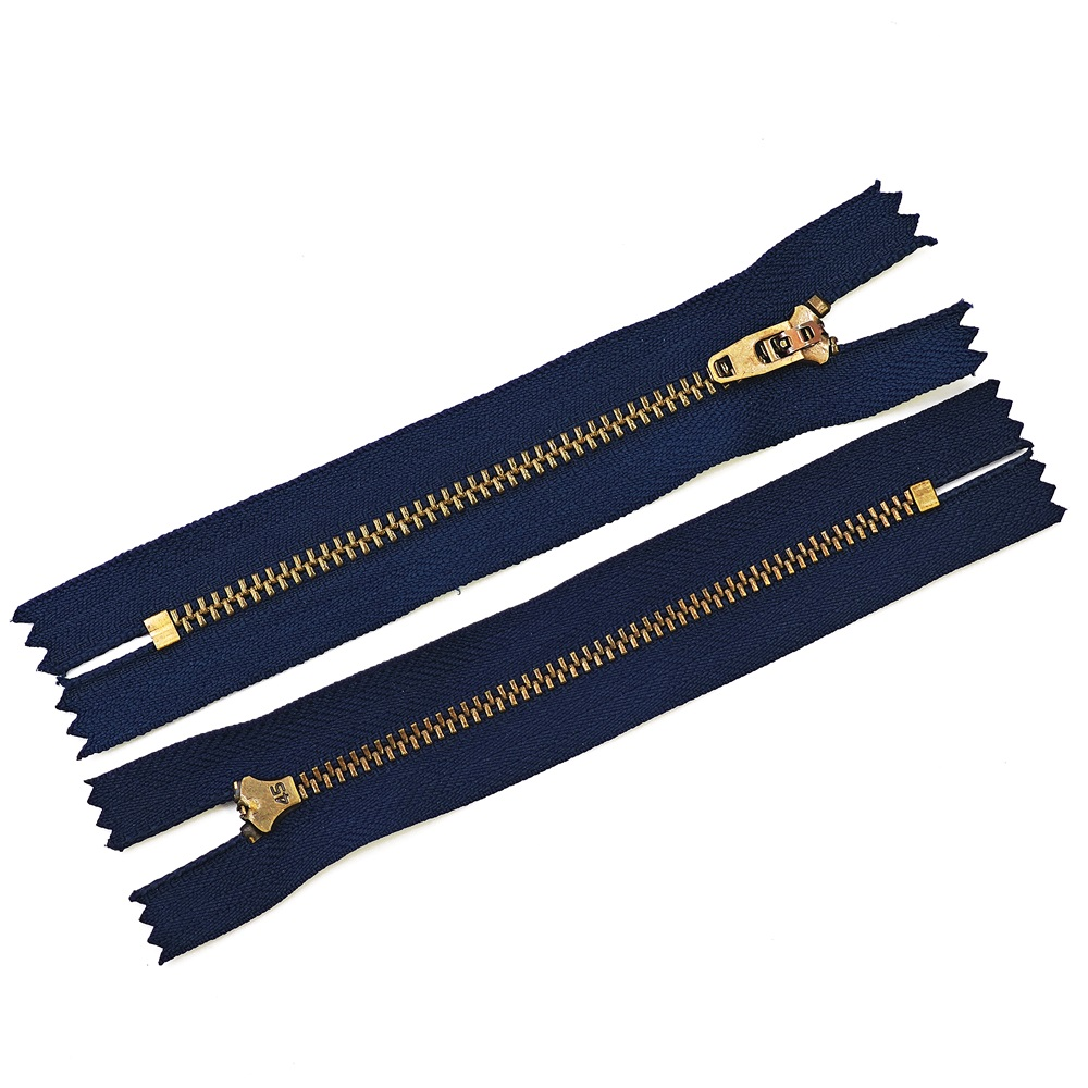 Automatic locking zipper