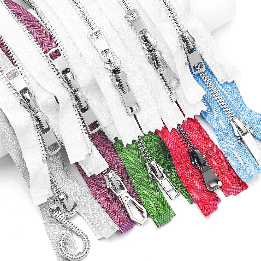 Clothing-specific two-way zipper