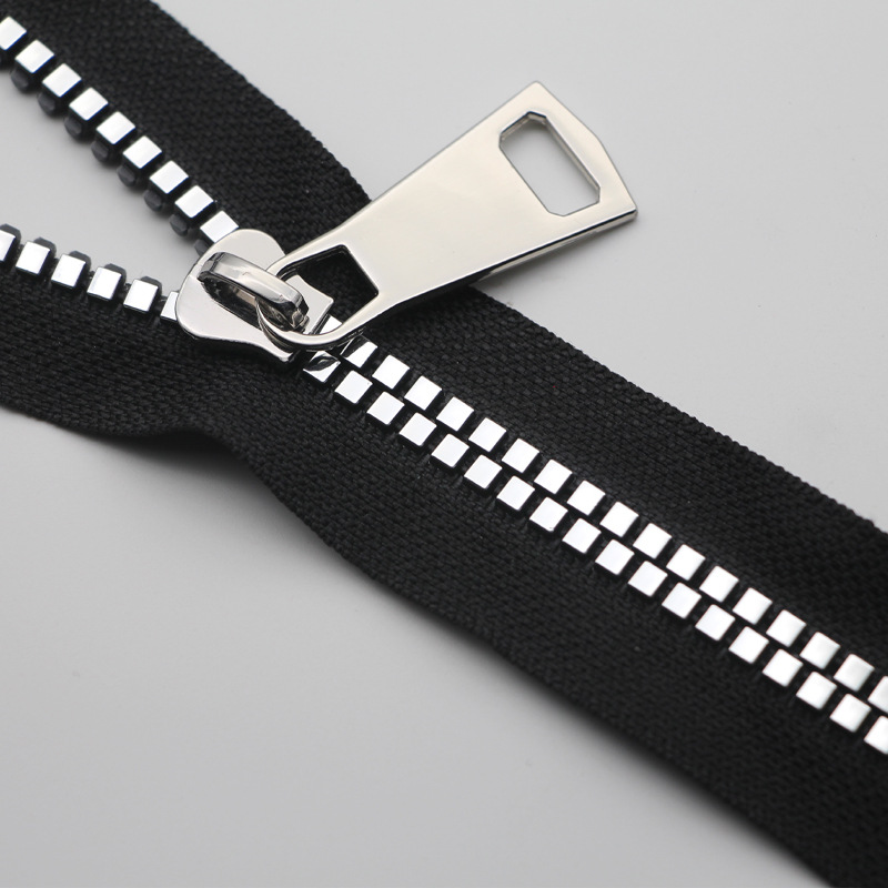 Metal zipper