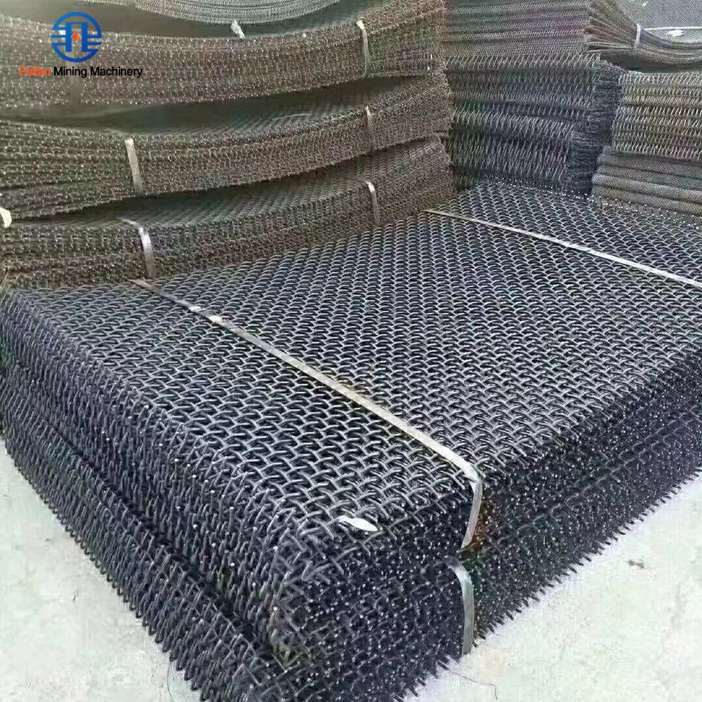 Maille de crible tissée pour la sortie de granulats finis par levage à l'intérieur de lignes complètes de production de criblage et de calibrage de granulats de carrière