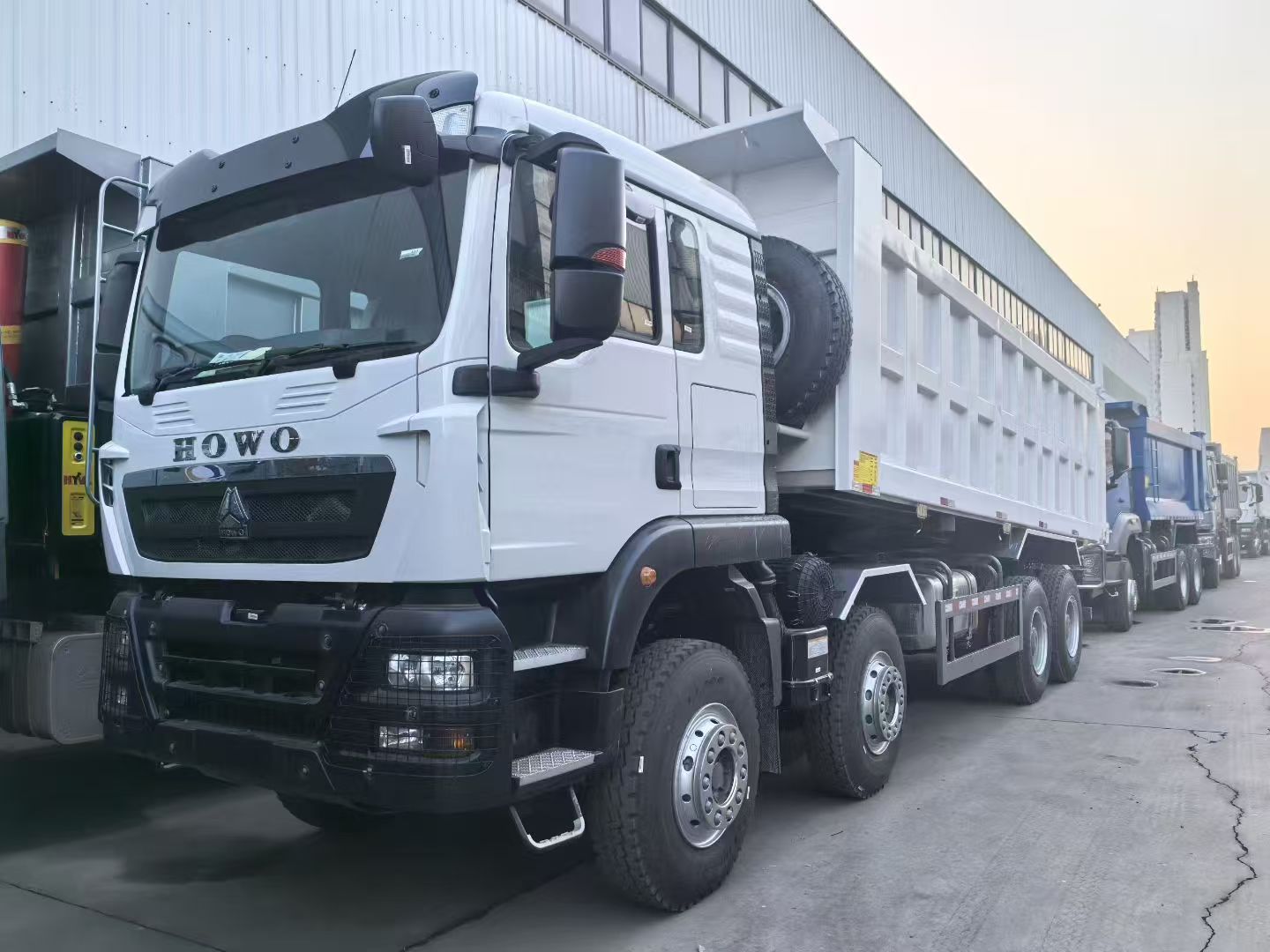 HOWO TX  8×4  Camion benne