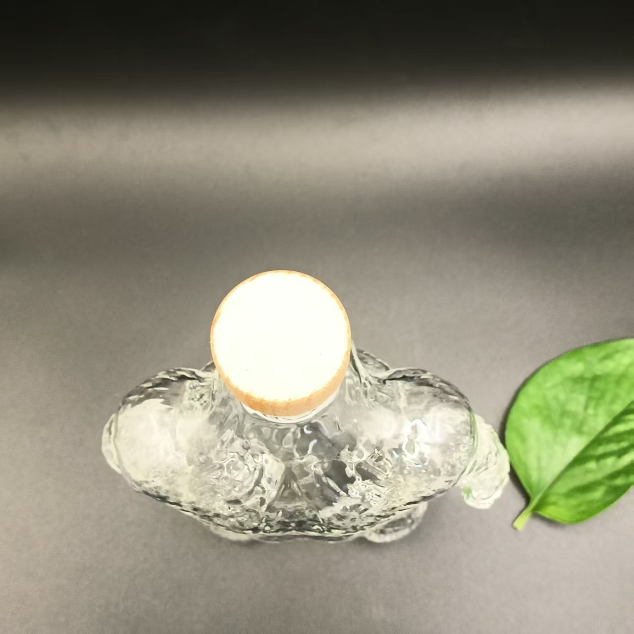 P-32，botella de vidrio con forma de gorila
