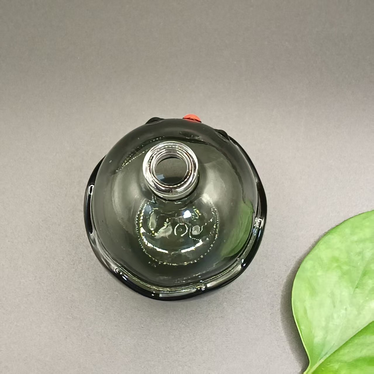 P-31，botella de vidrio con forma de pollito