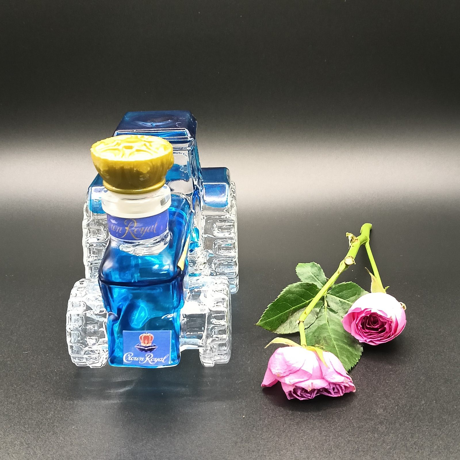P-27，Botella de vidrio con forma de tractor azul