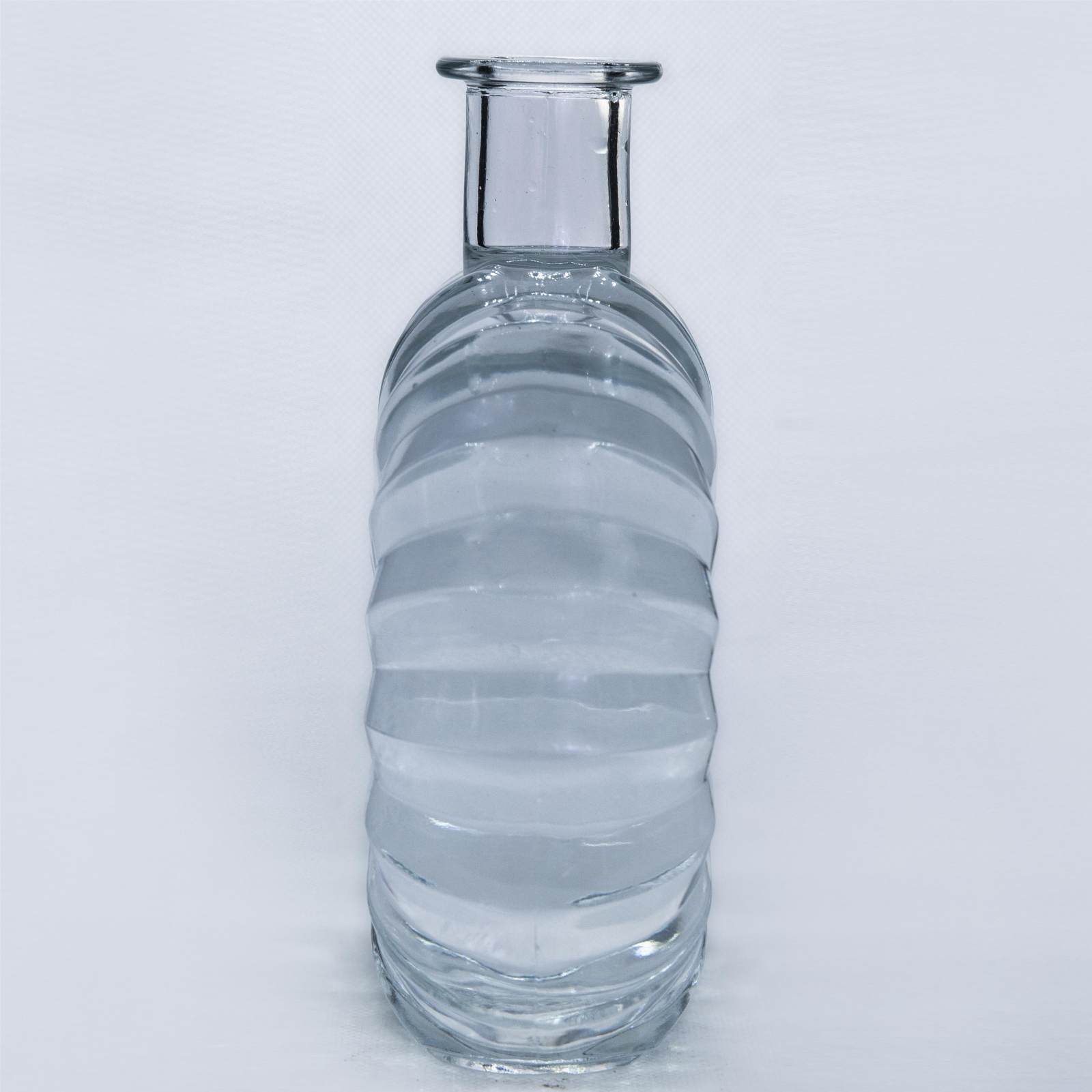 A3 700ml botella de vidrio transparente con relieve de ondas de concha