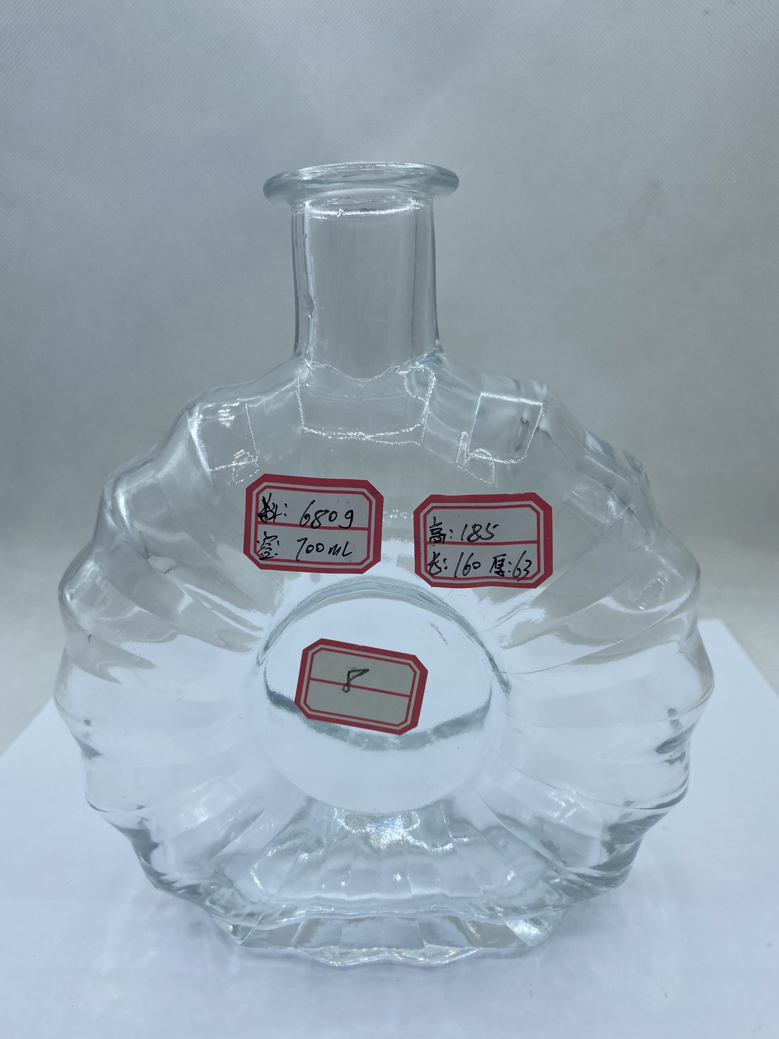 A3 700ml botella de vidrio transparente con relieve de ondas de concha