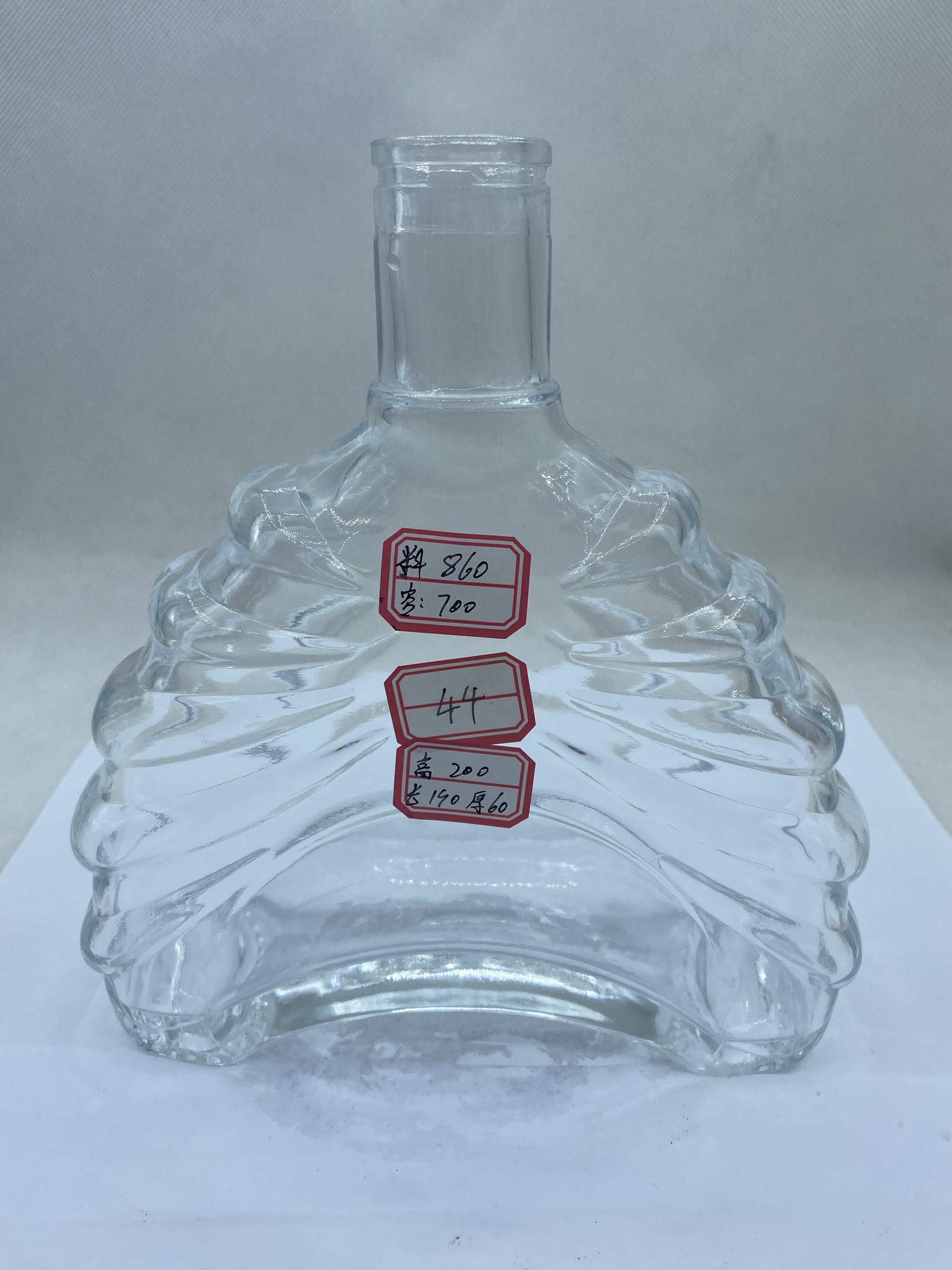 Botella A30 para bebidas espirituosas con relieve ondulado