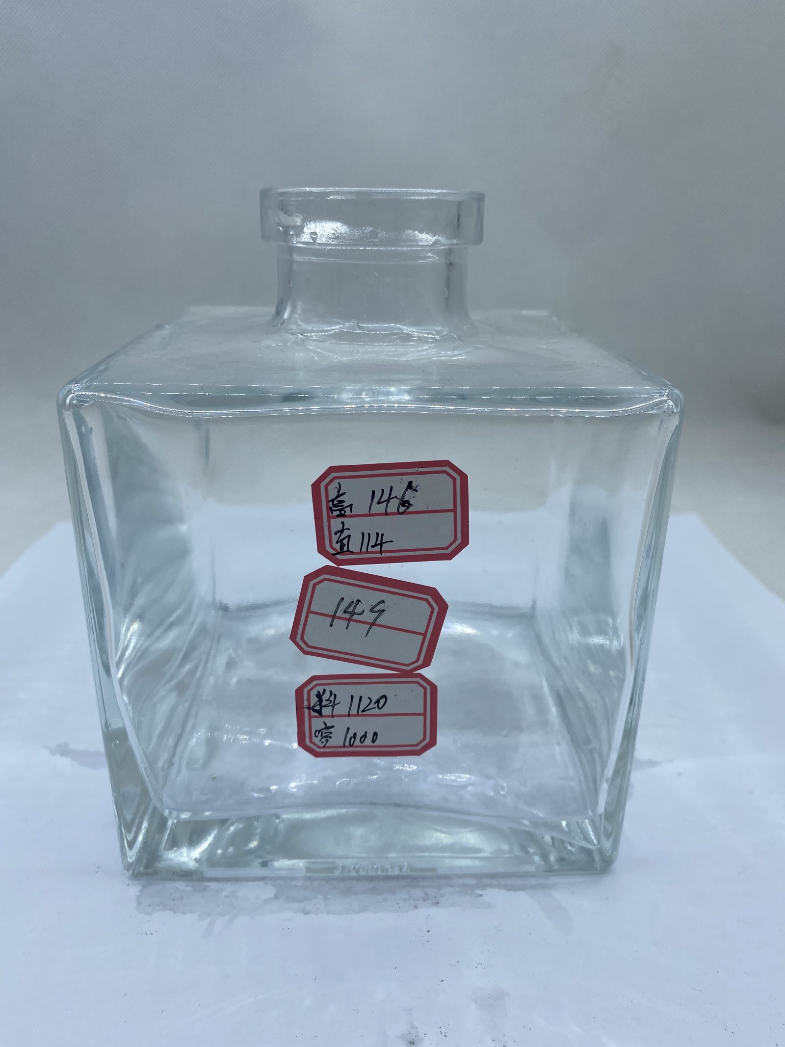 A43 Botella cuadrada grande para ginebra