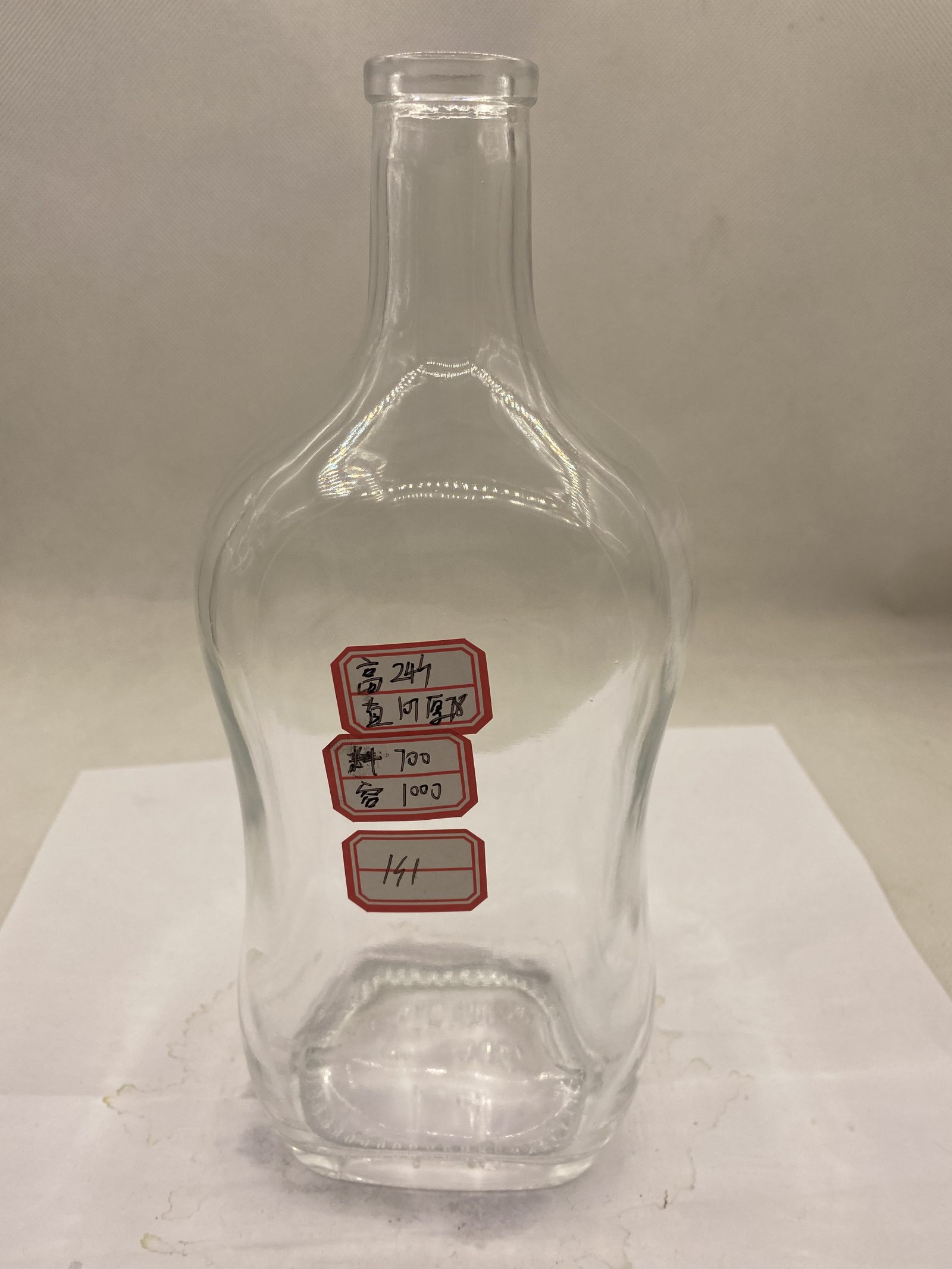 Botella para licor con curva en S A44