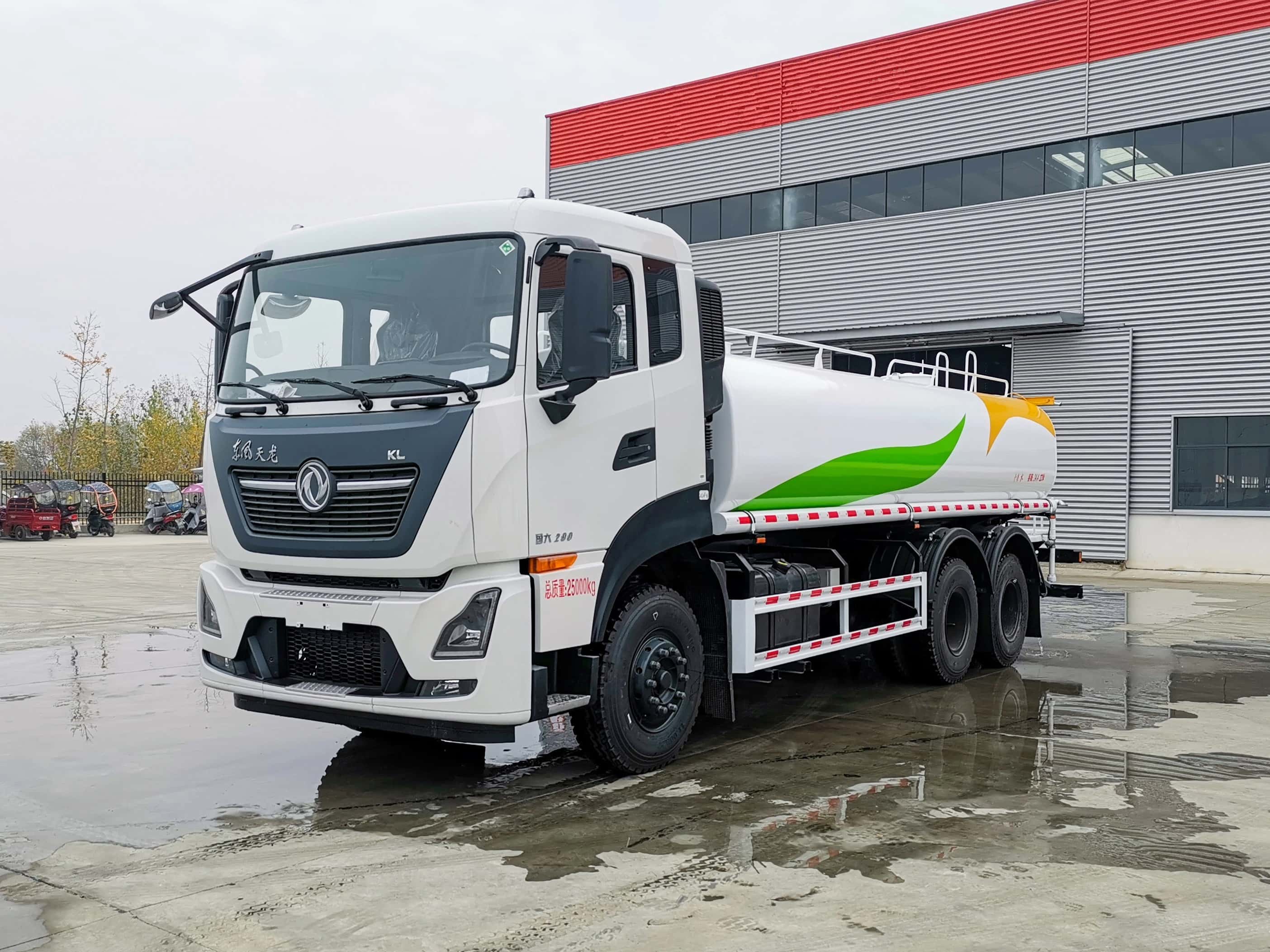 DONGFENG 6x4 شاحنة صهريج مياه للرش 20000L