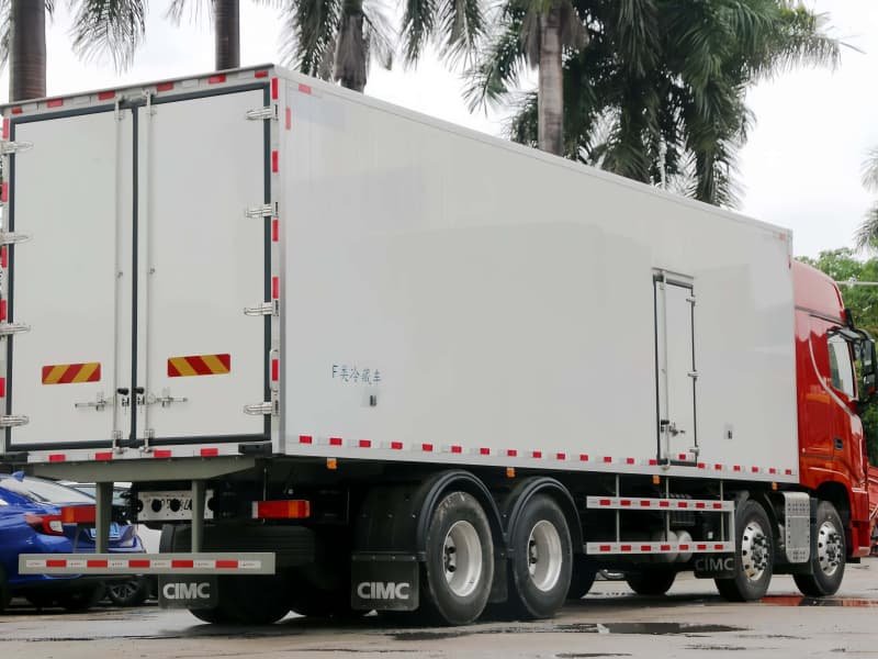 شاحنة مبردة DONGFENG 8x4 18-طن