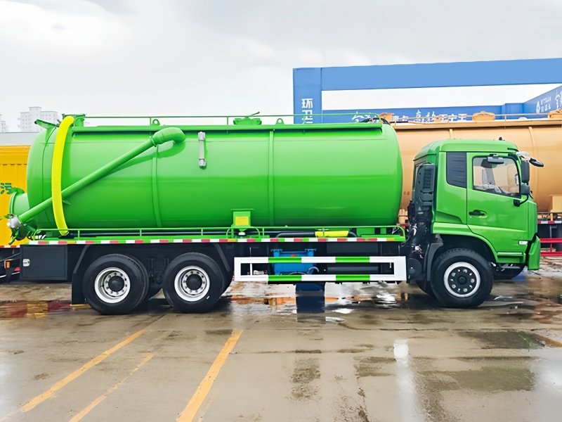 DONGFENG 20CBM شاحنة شفط مياه الصرف الصحي بالتفريغ